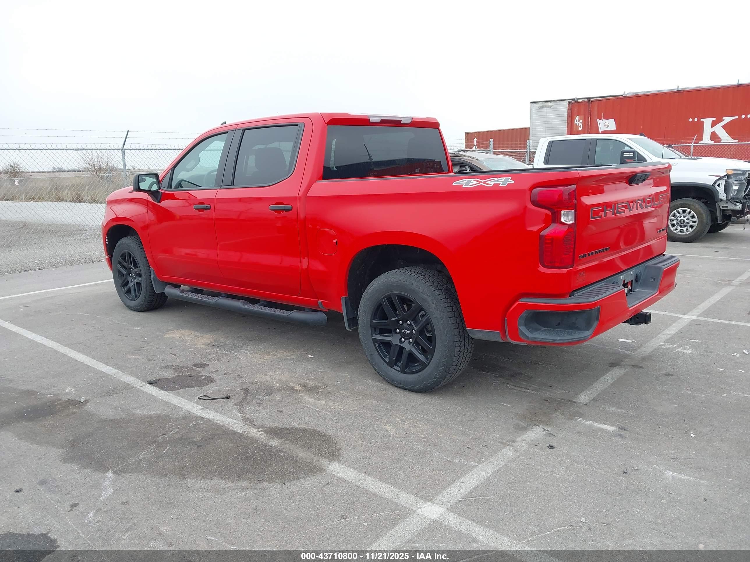 CHEVROLET SILVERADO image 3