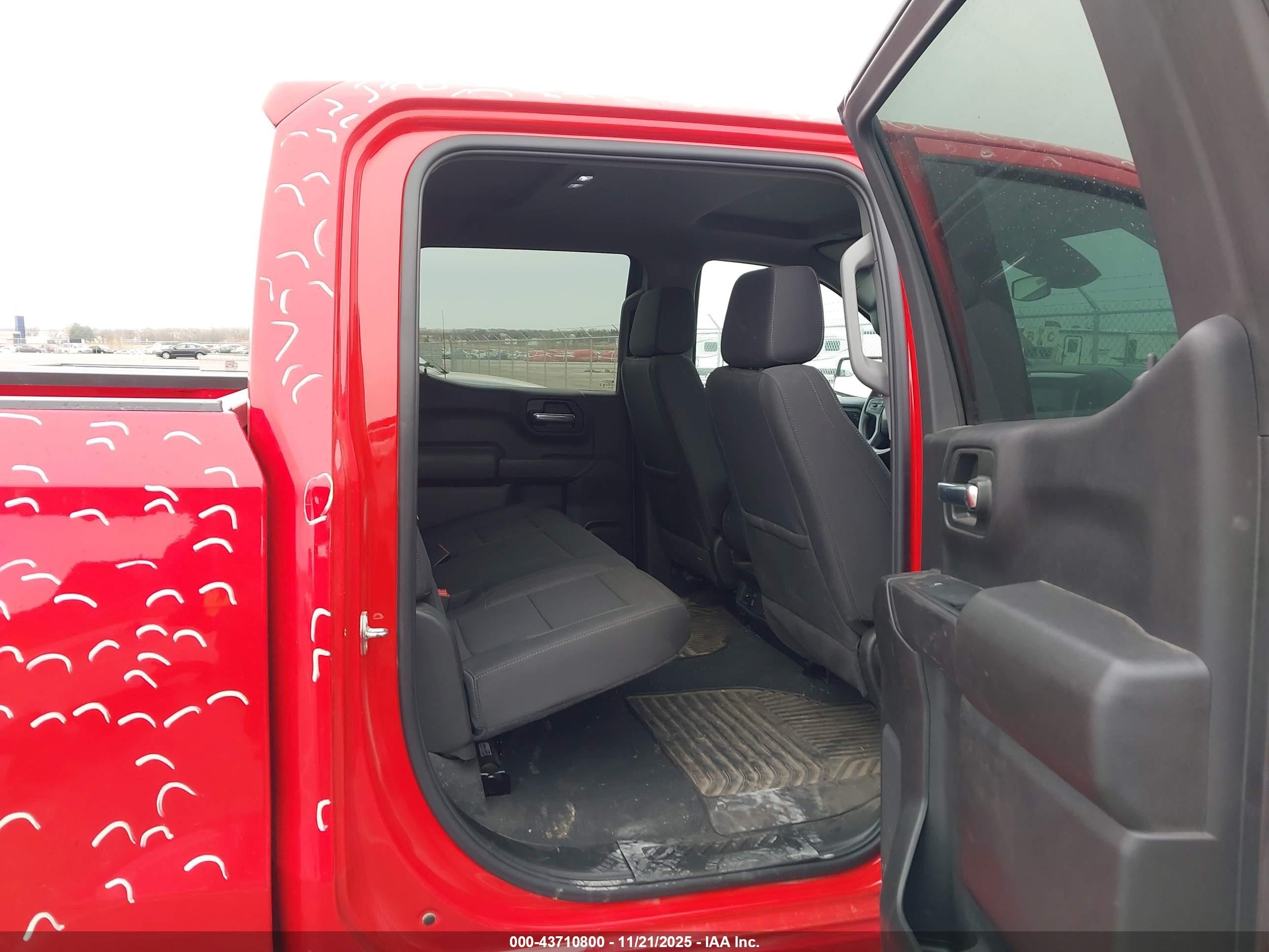 CHEVROLET SILVERADO image 8