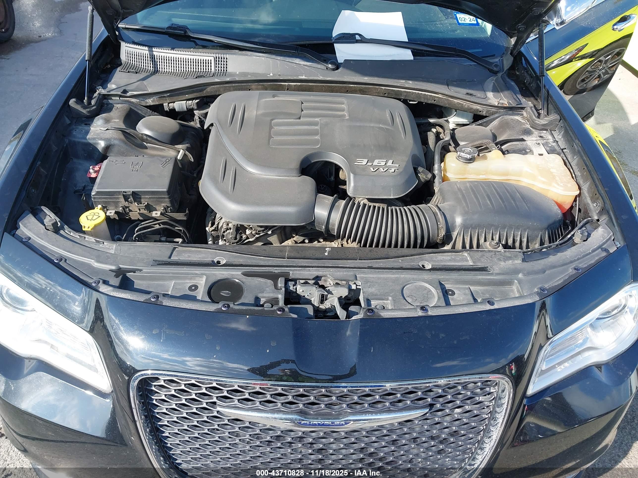 CHRYSLER 300C image 10