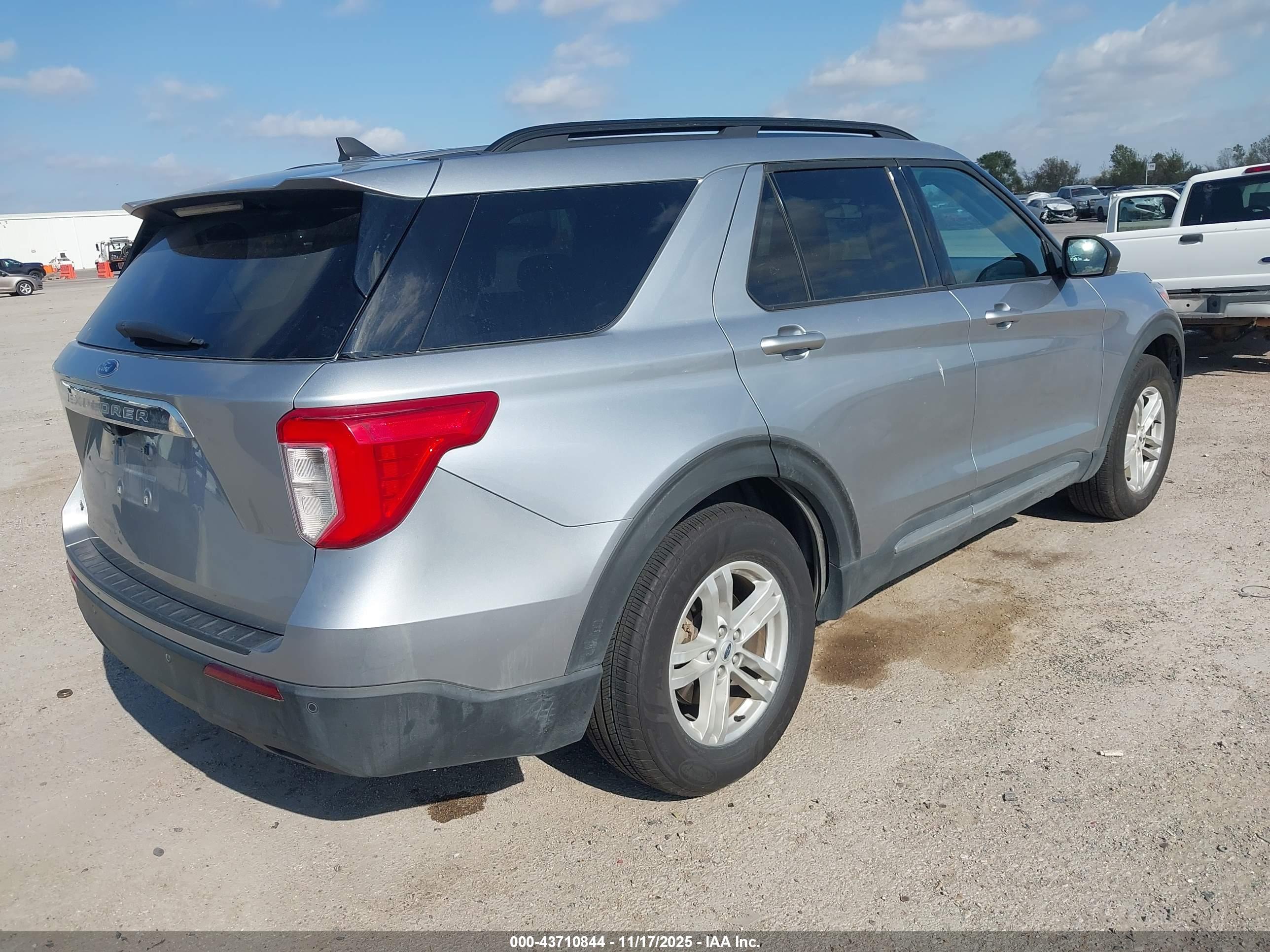 FORD EXPLORER image 4