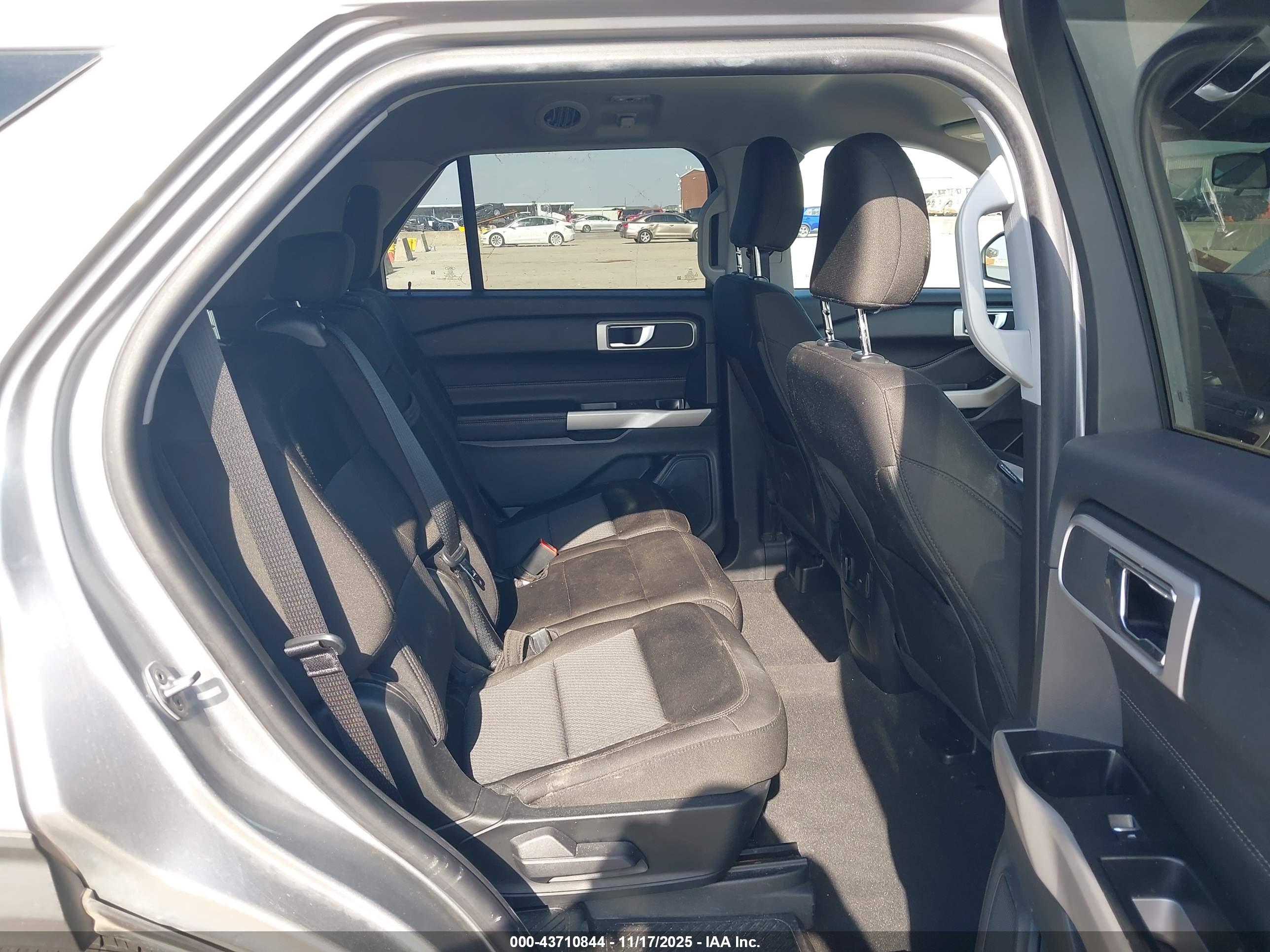FORD EXPLORER image 8
