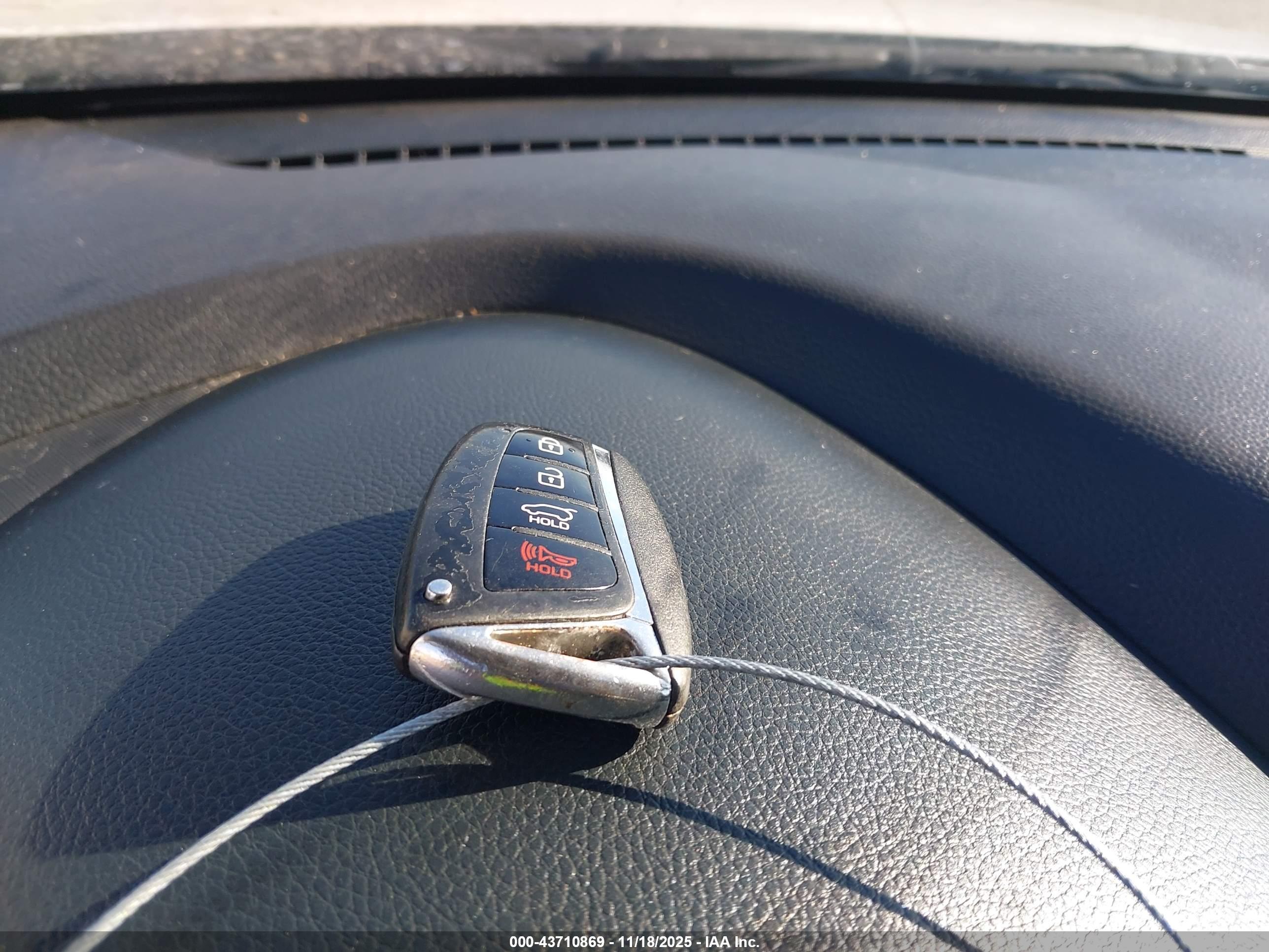 HYUNDAI SANTA image 11