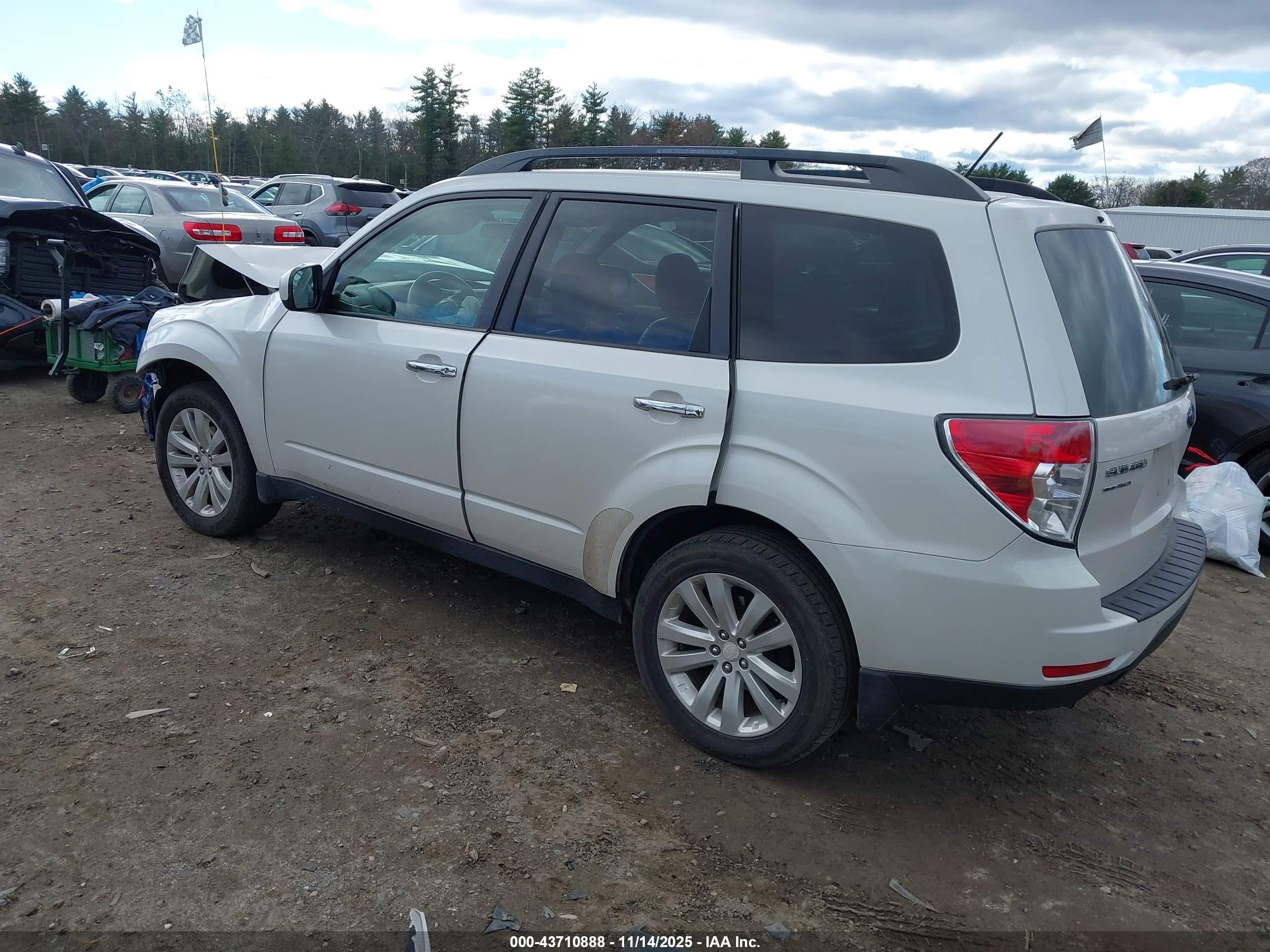 SUBARU FORESTER image 3
