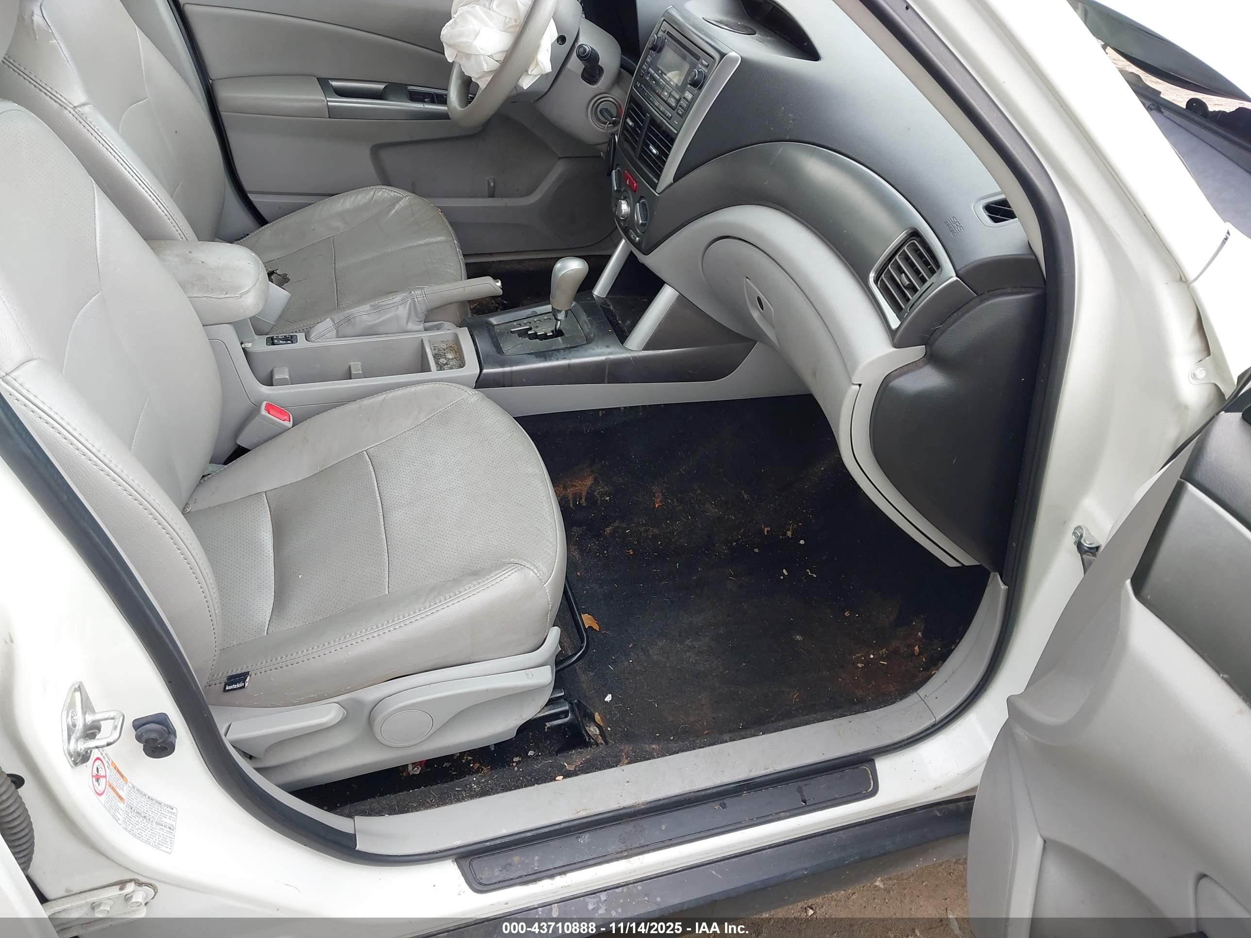 SUBARU FORESTER image 5