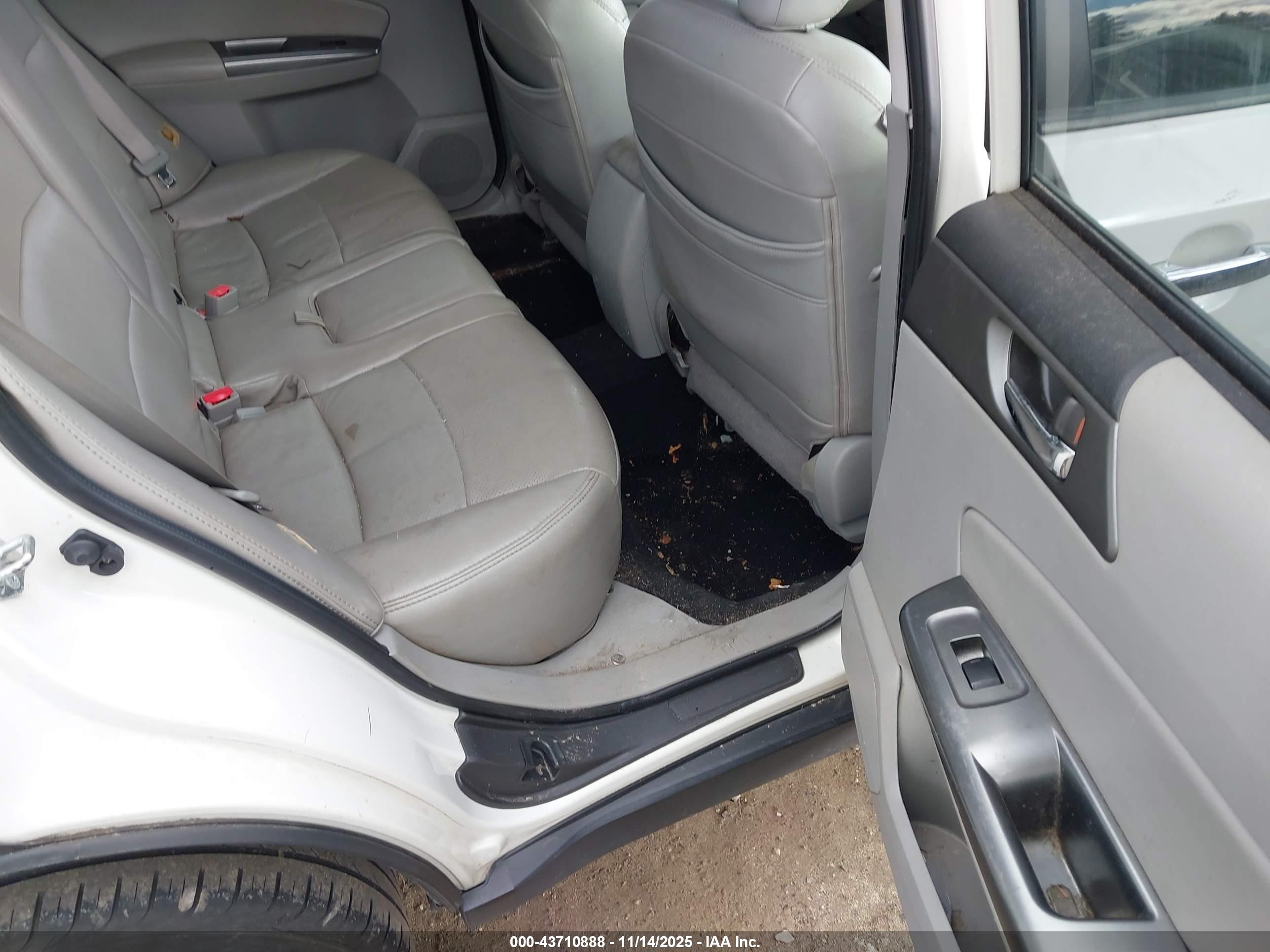 SUBARU FORESTER image 8
