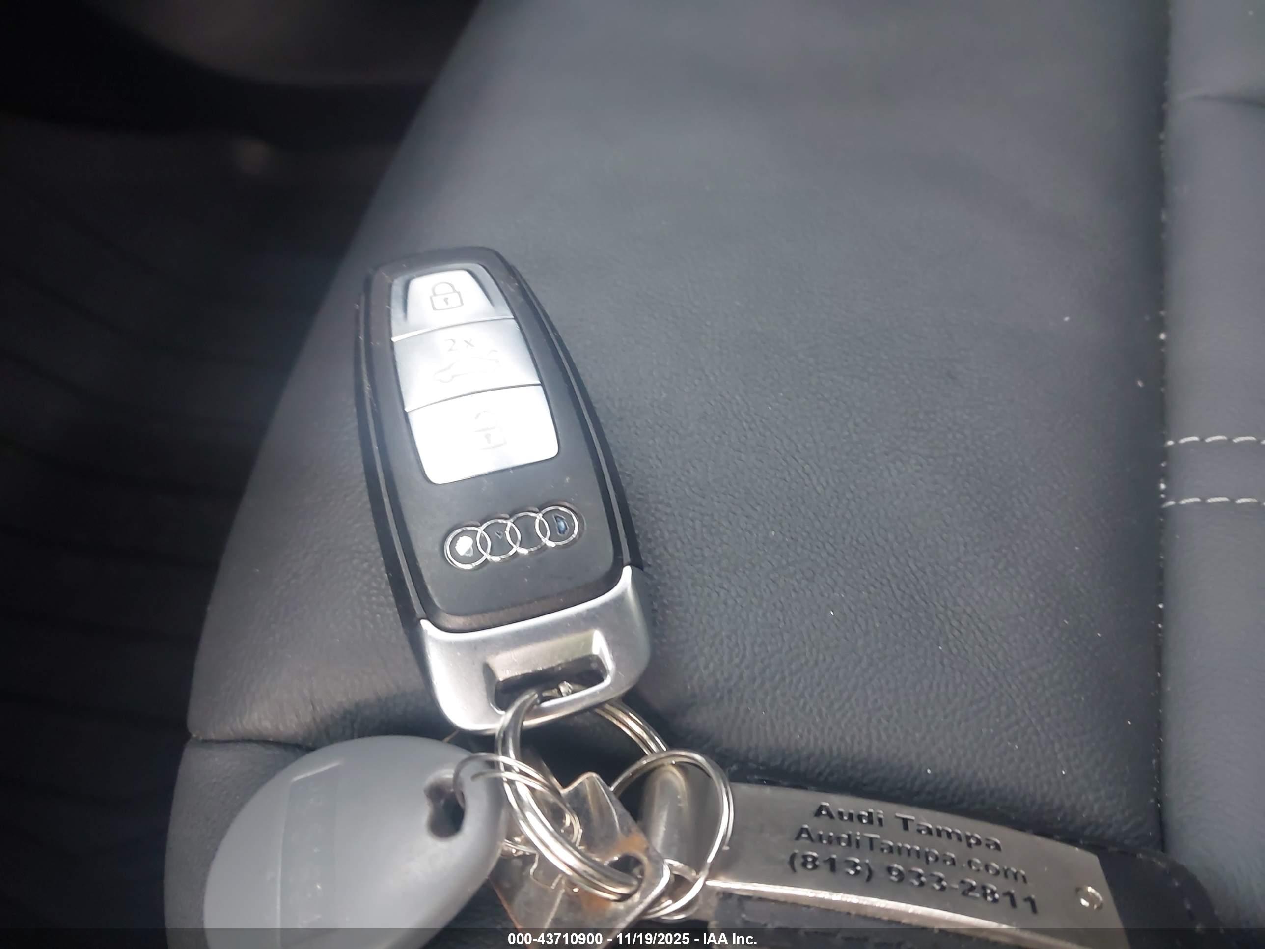 AUDI Q4 image 11