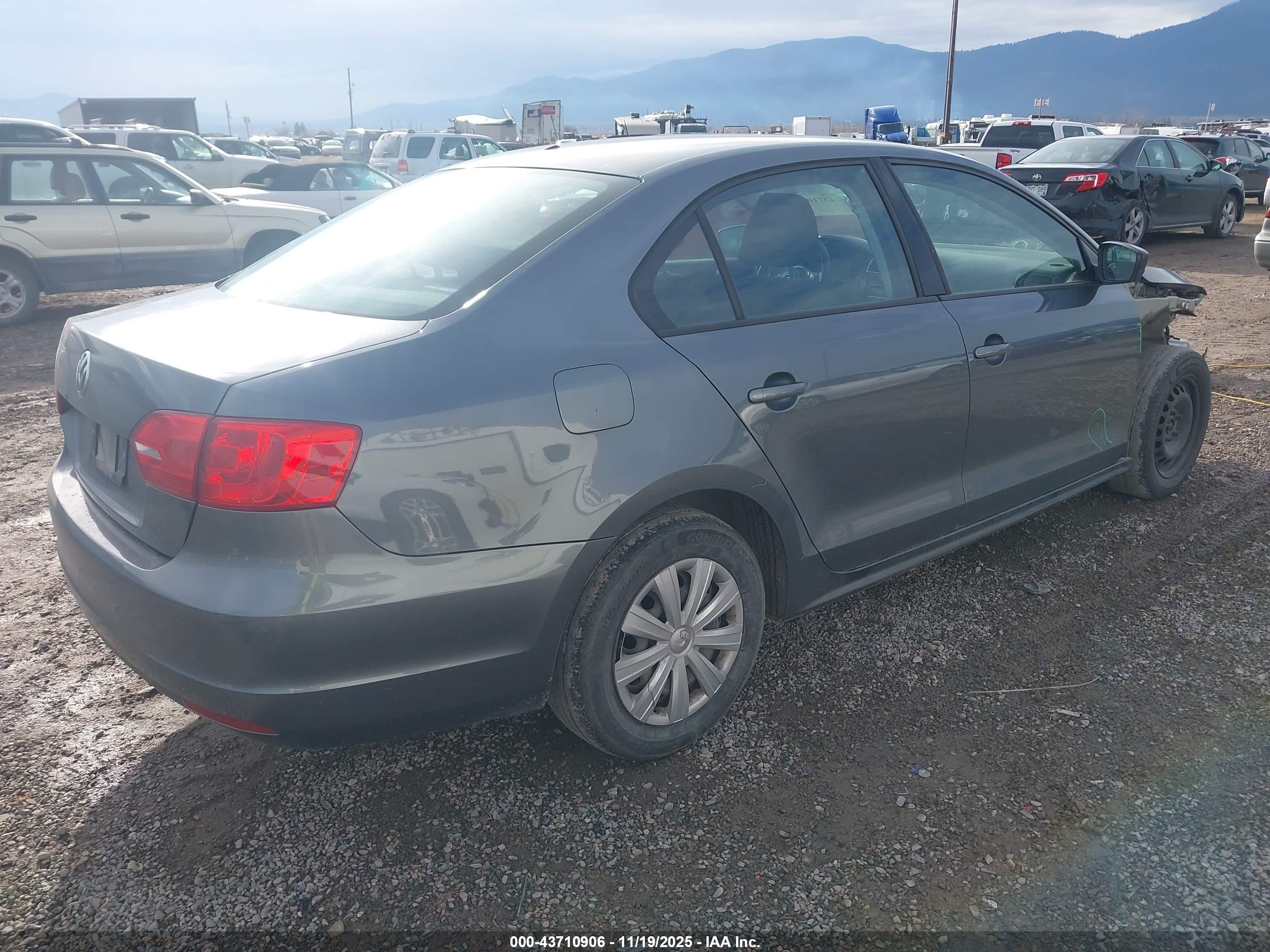 VOLKSWAGEN JETTA image 4