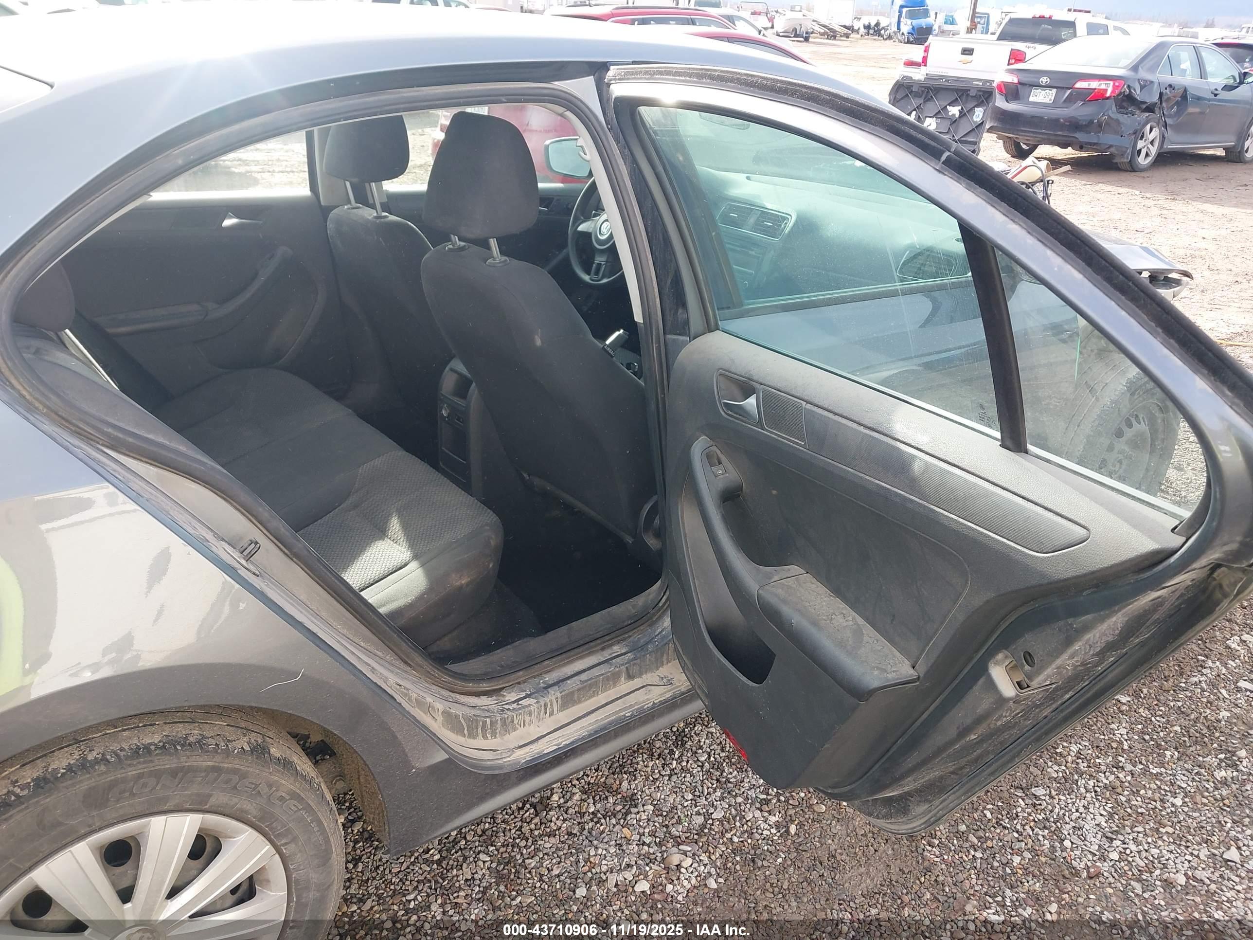 VOLKSWAGEN JETTA image 8