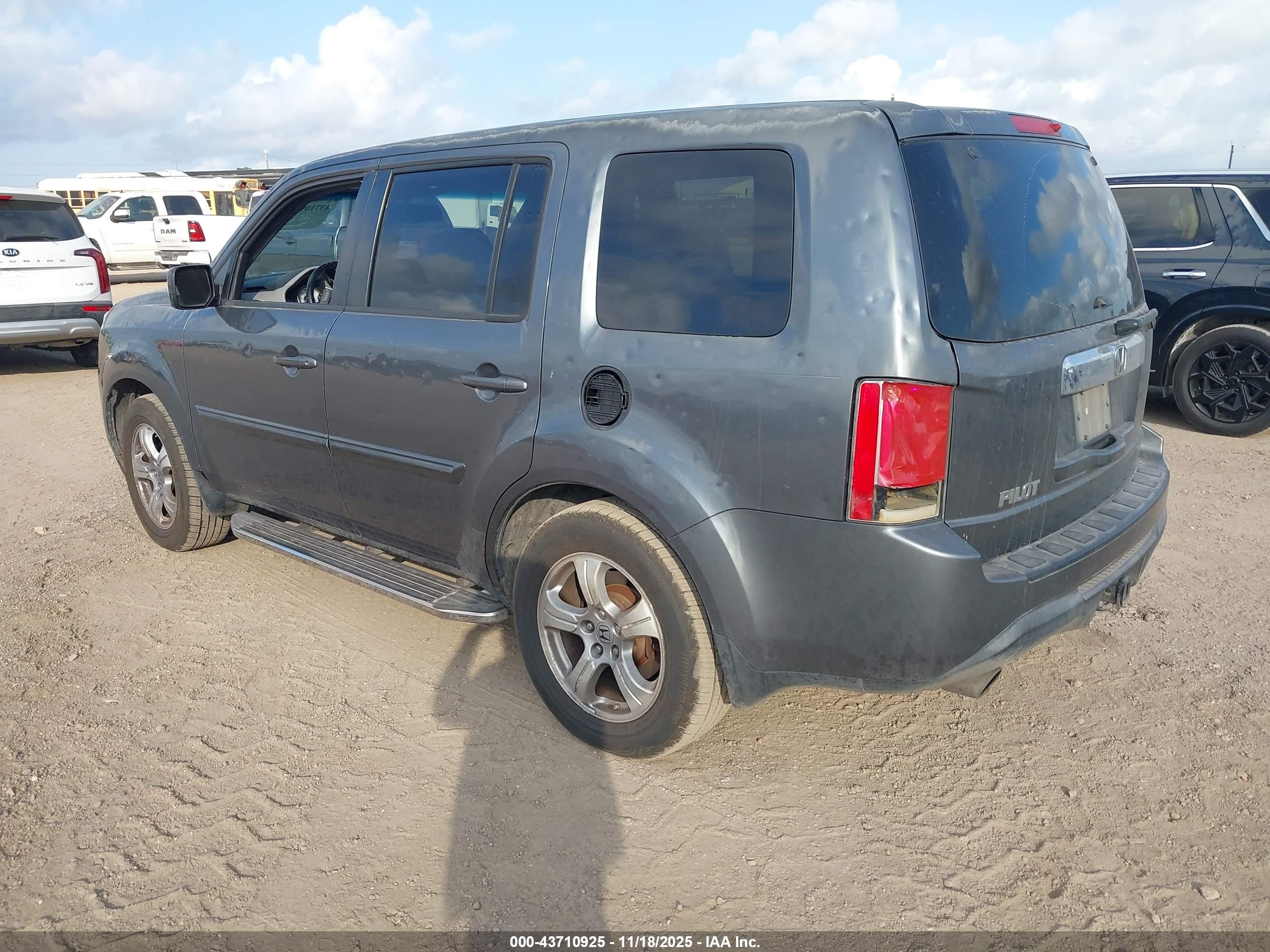HONDA PILOT image 3