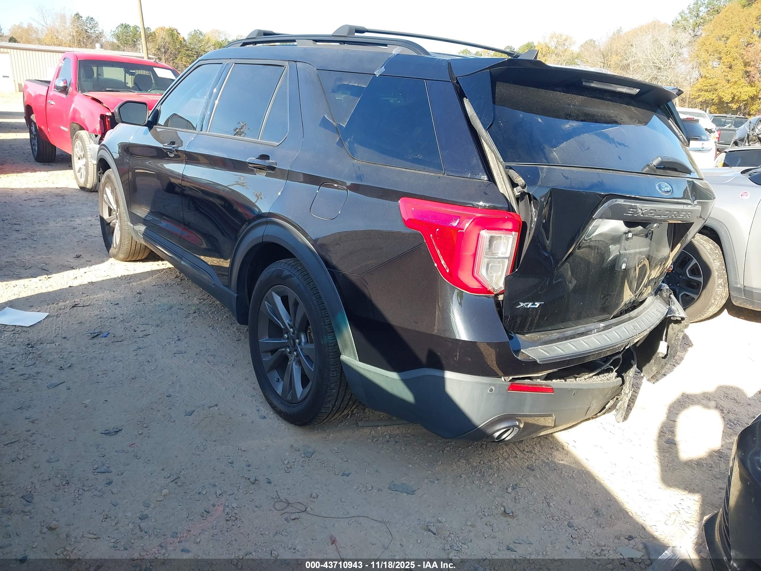 FORD EXPLORER image 3