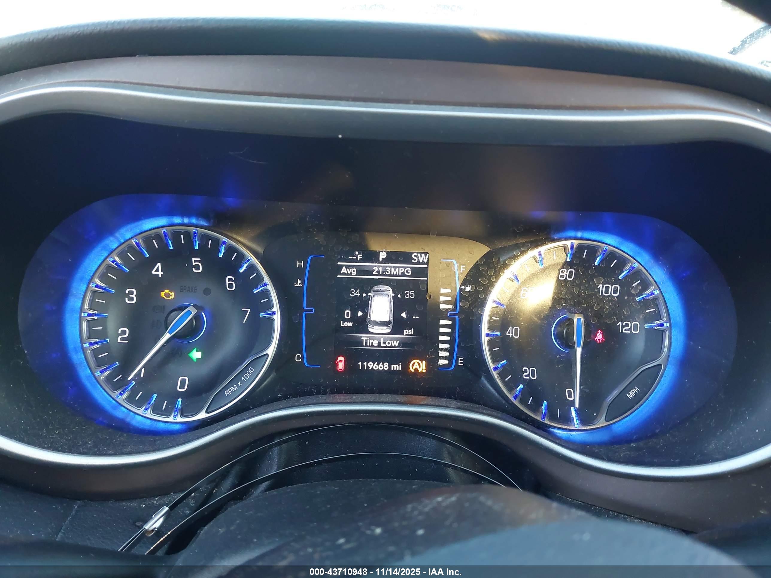 CHRYSLER VOYAGER image 7