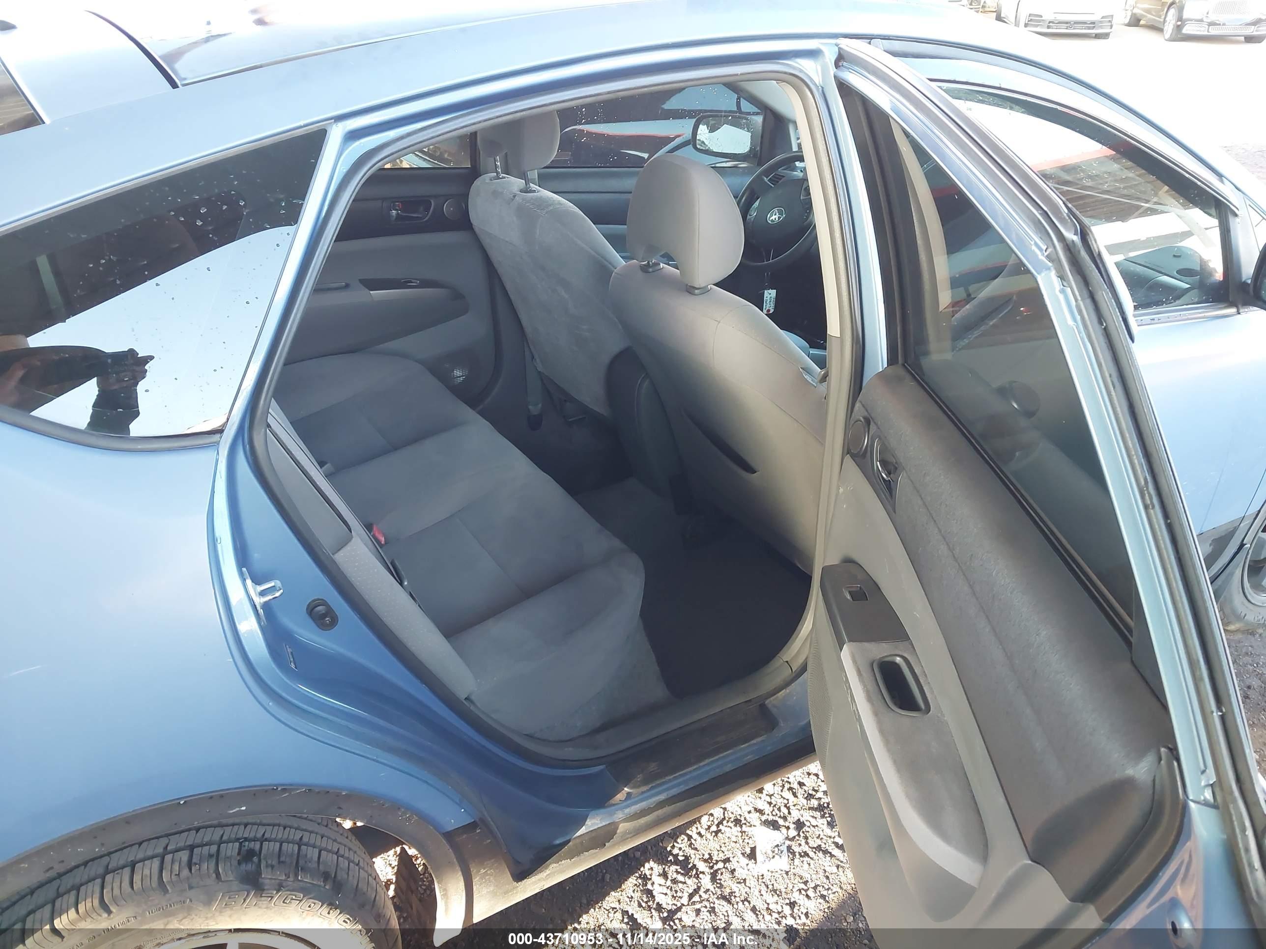 TOYOTA PRIUS image 8