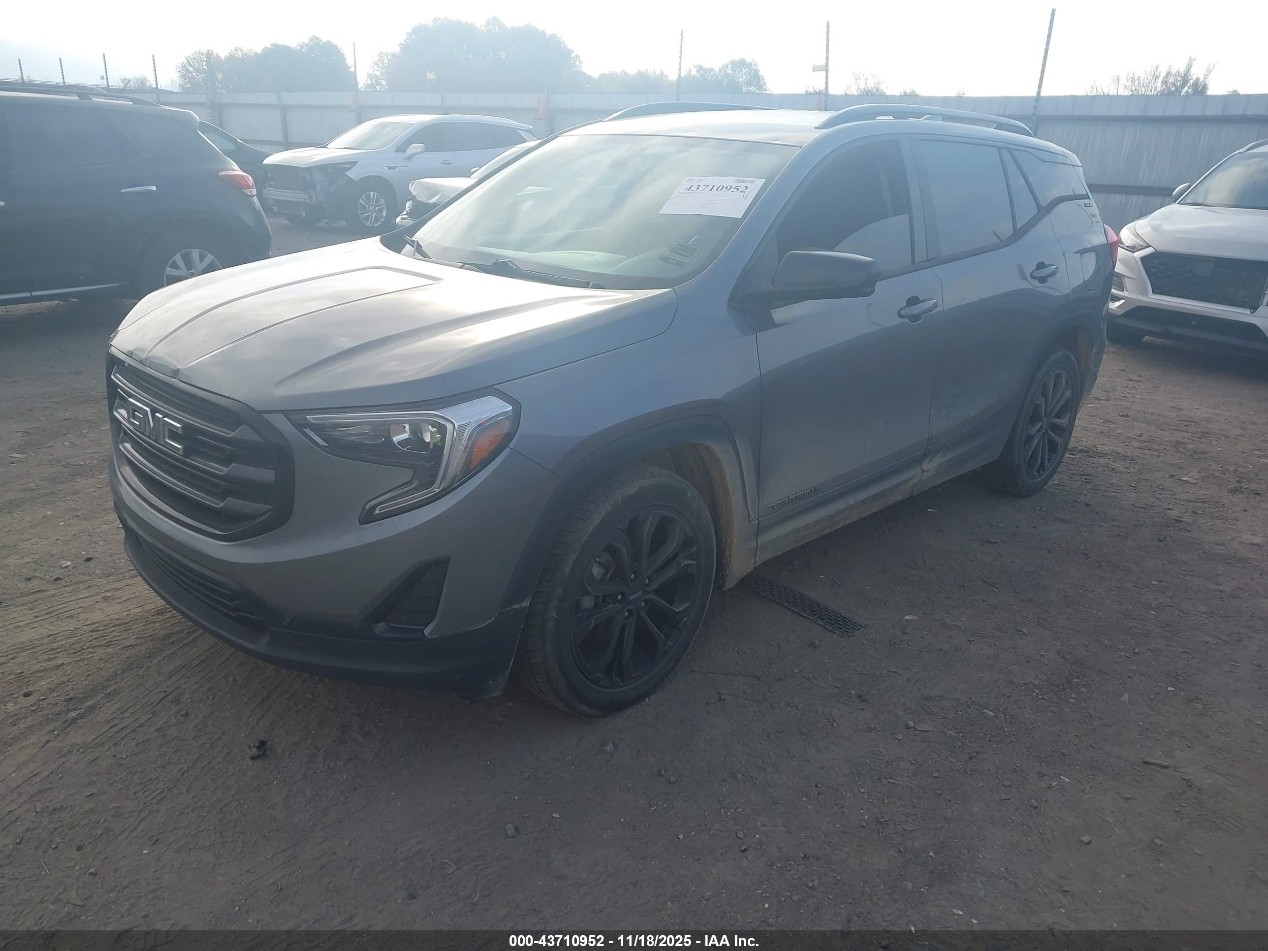 GMC TERRAIN image 2