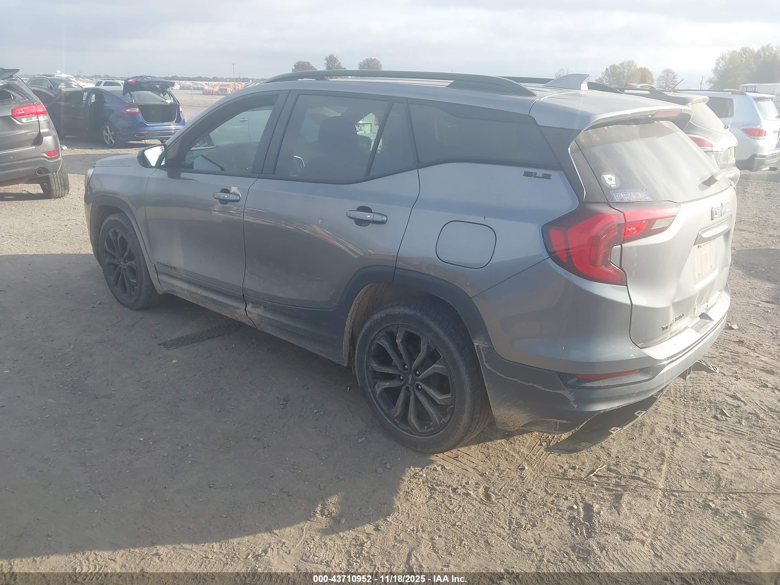 GMC TERRAIN image 3