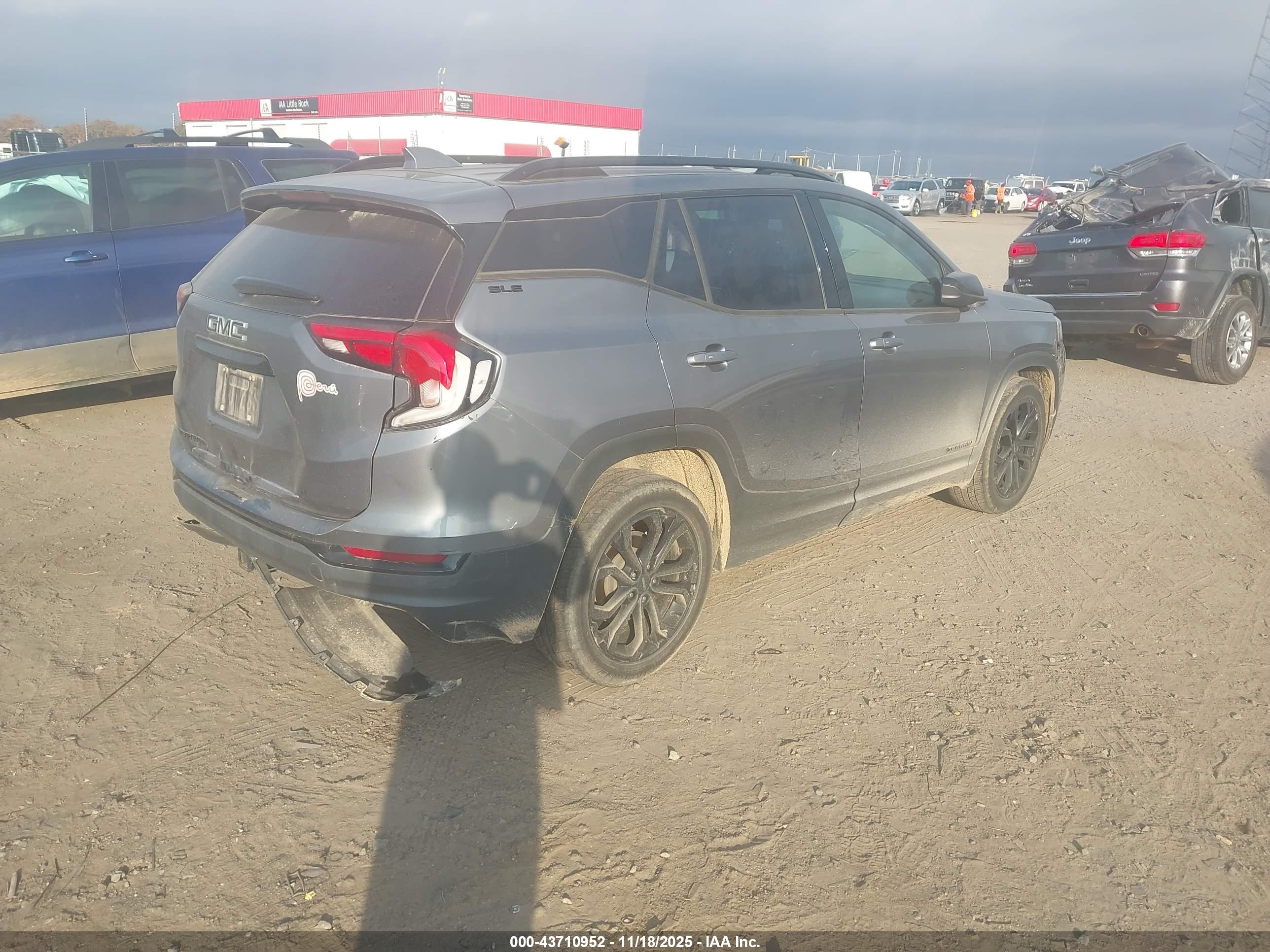 GMC TERRAIN image 4