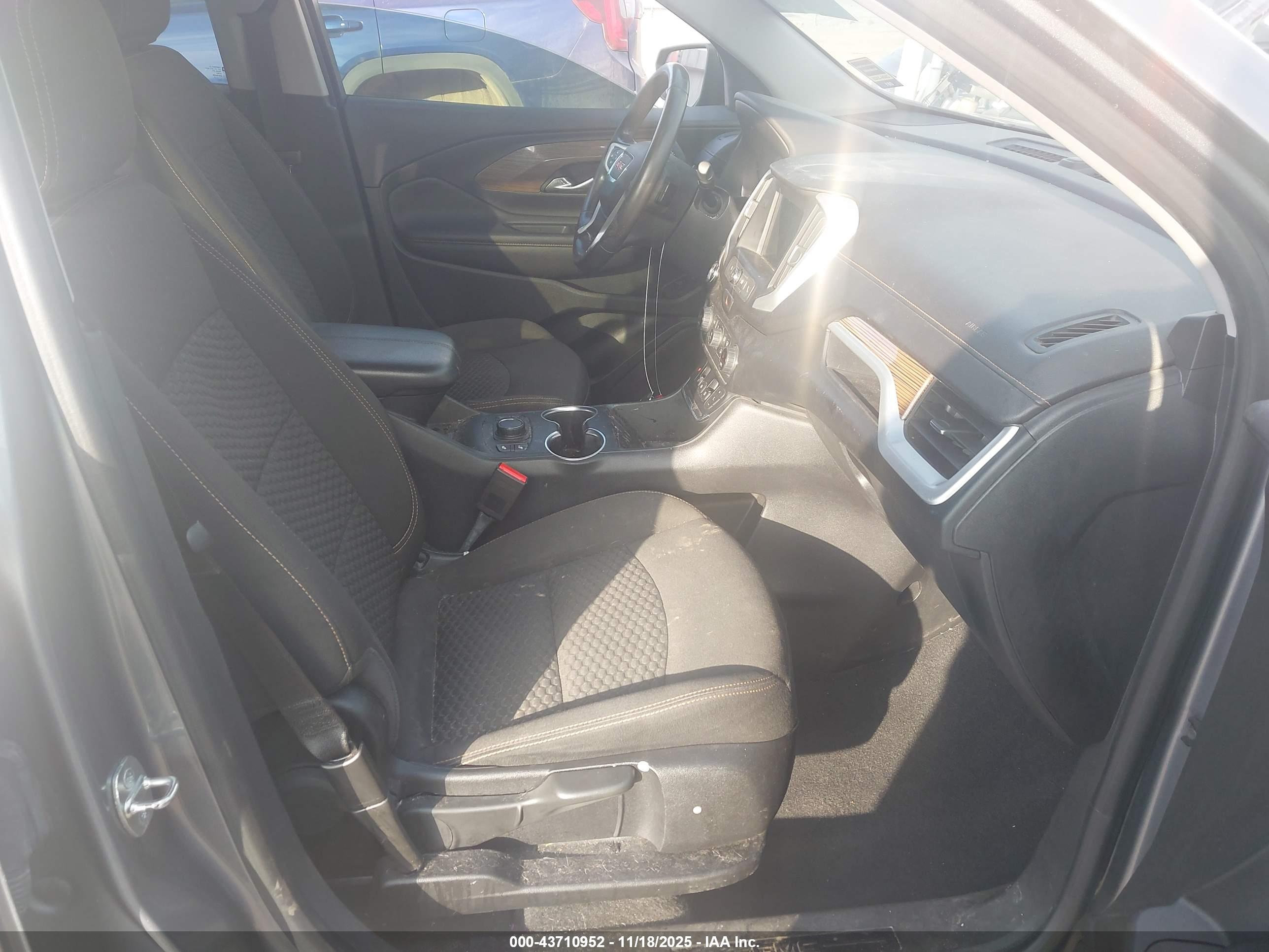 GMC TERRAIN image 5