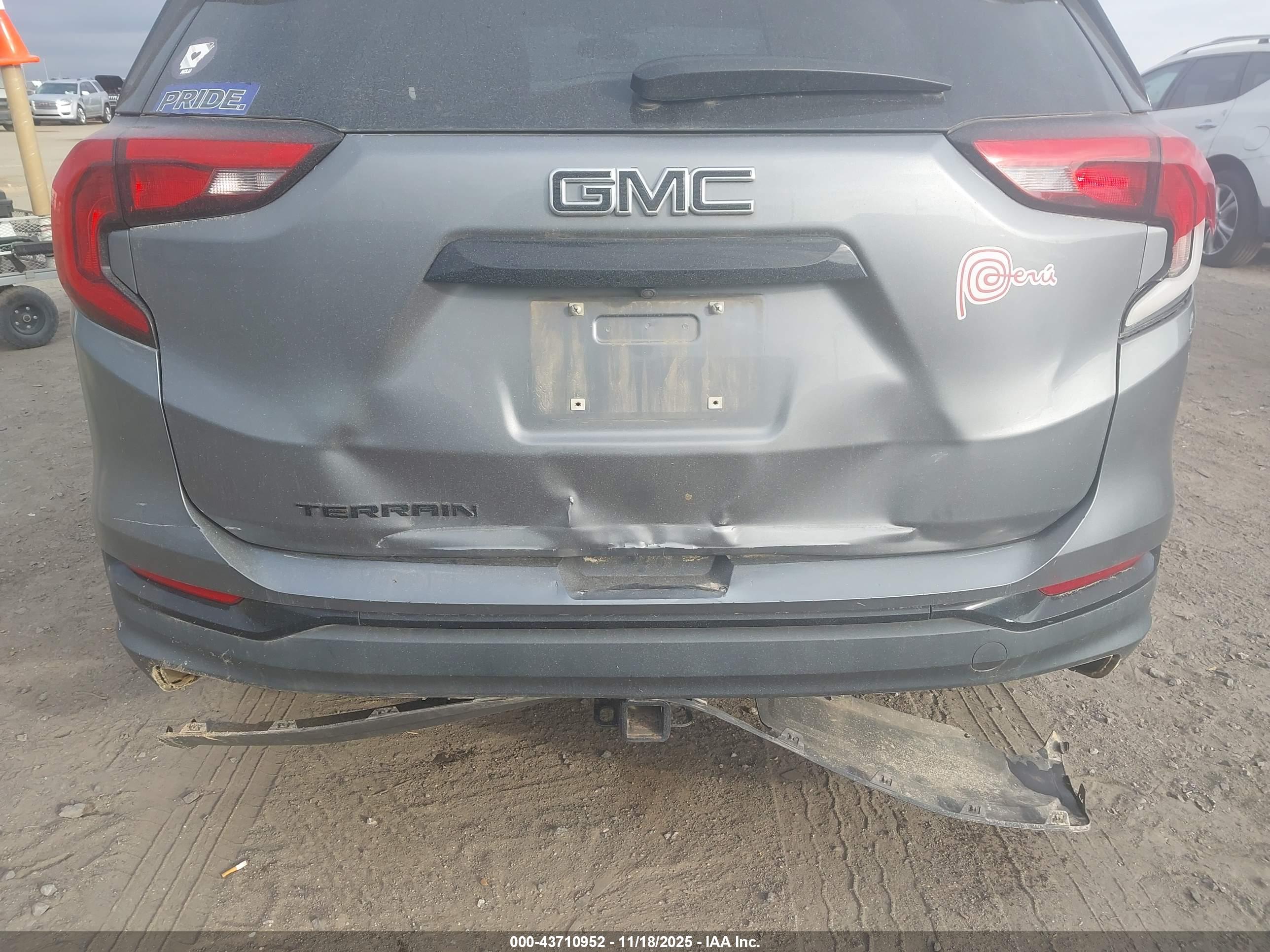 GMC TERRAIN image 6