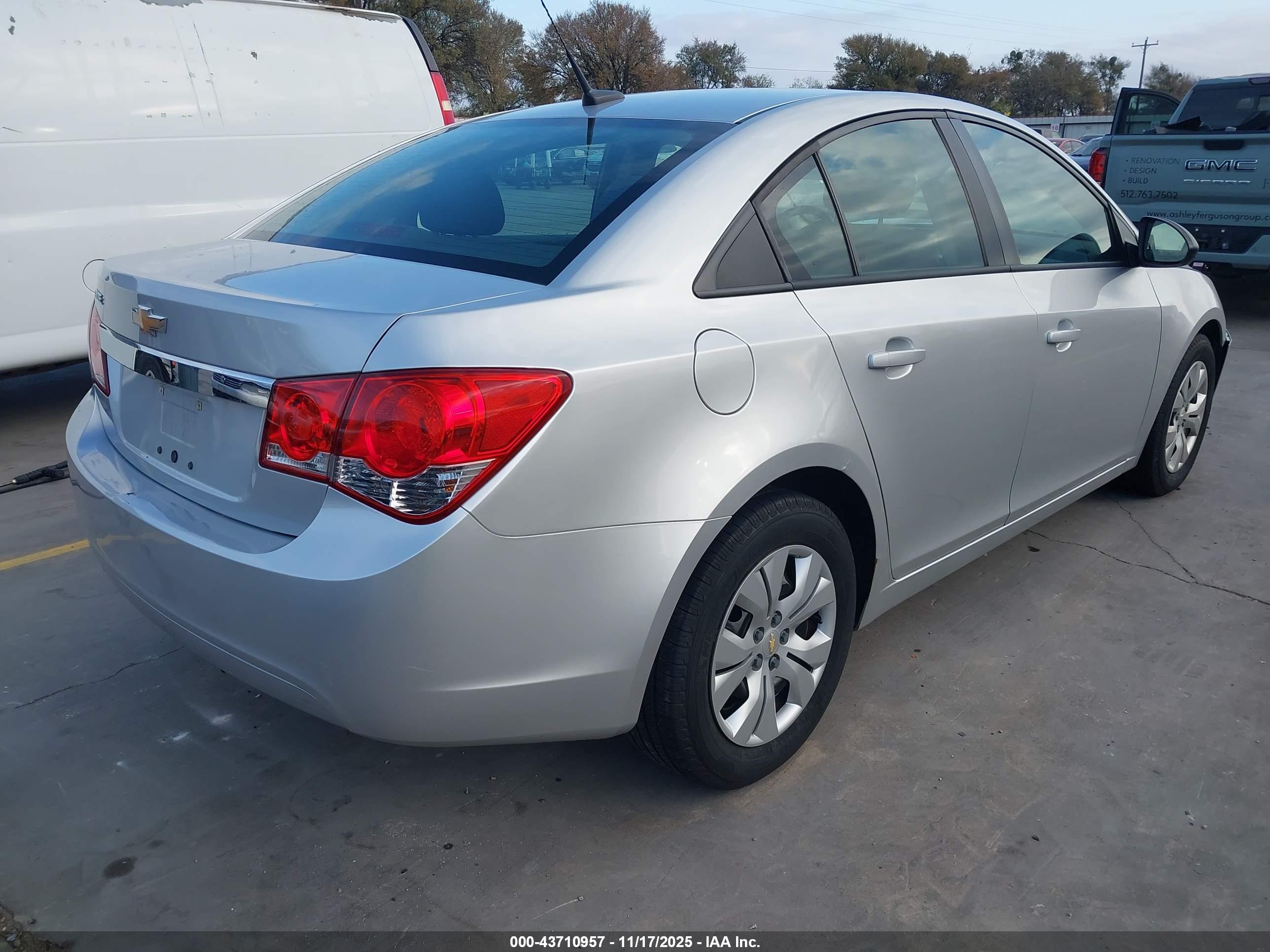 CHEVROLET CRUZE image 4