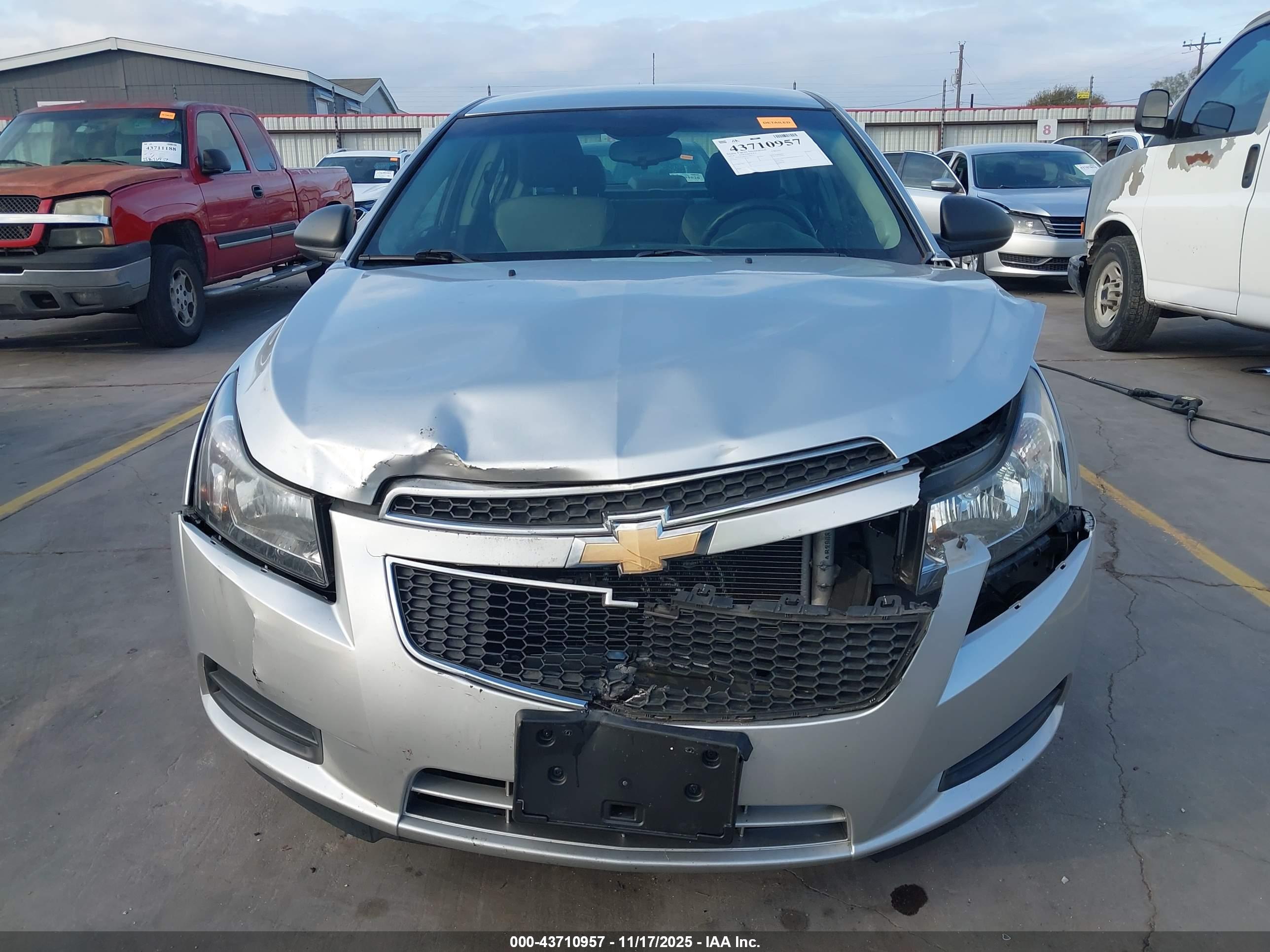 CHEVROLET CRUZE image 6