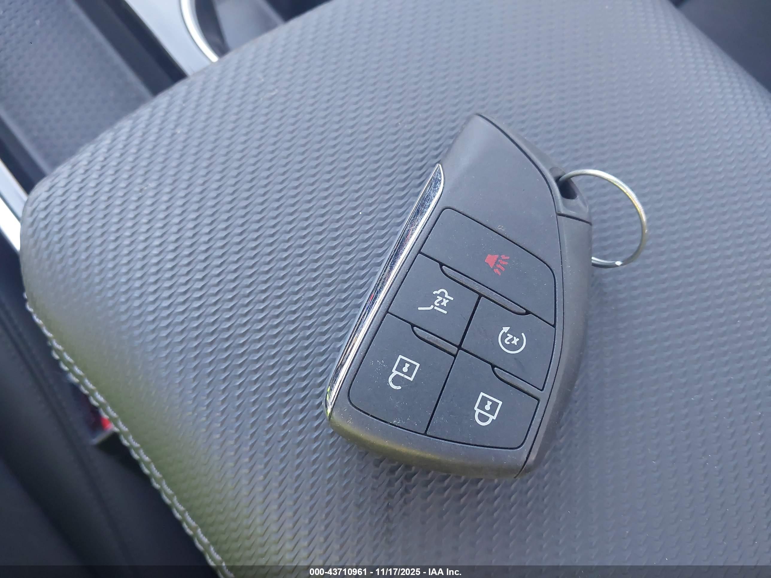 CHEVROLET EQUINOX image 11