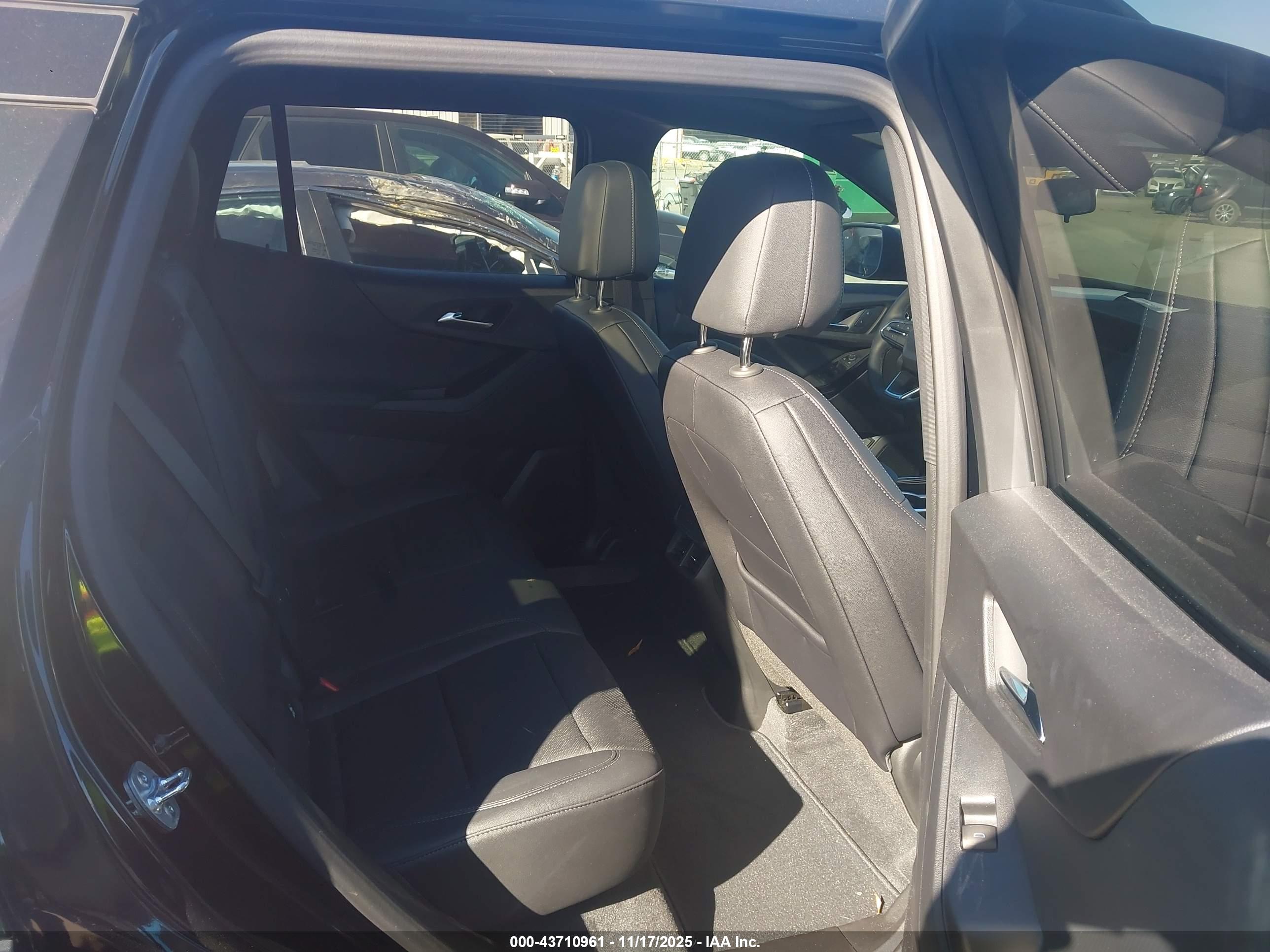 CHEVROLET EQUINOX image 8
