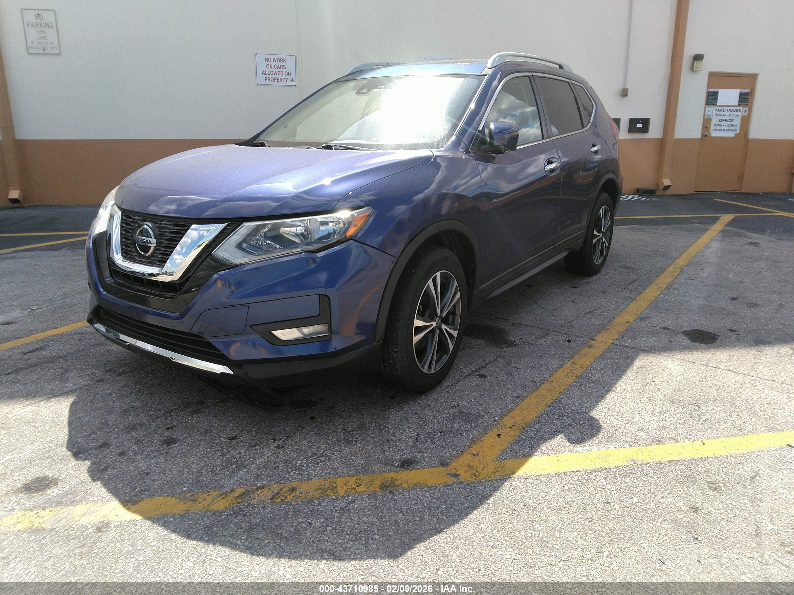 NISSAN ROGUE image 2