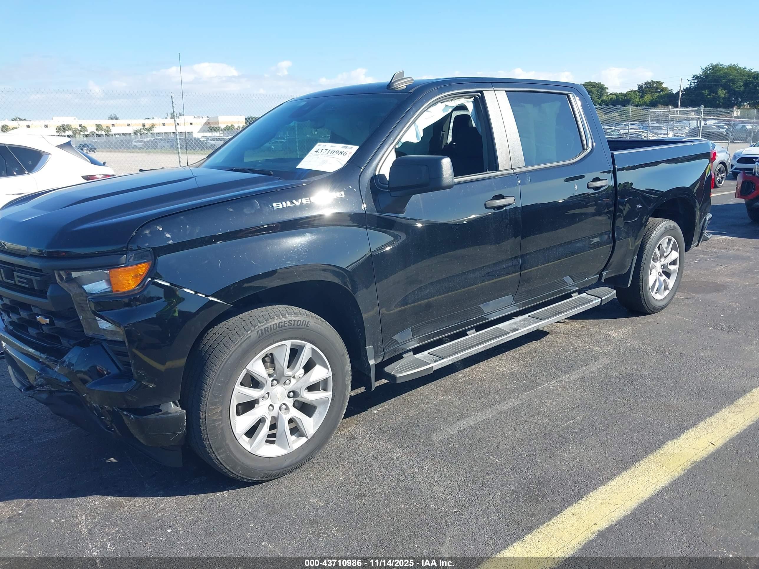 CHEVROLET SILVERADO image 2