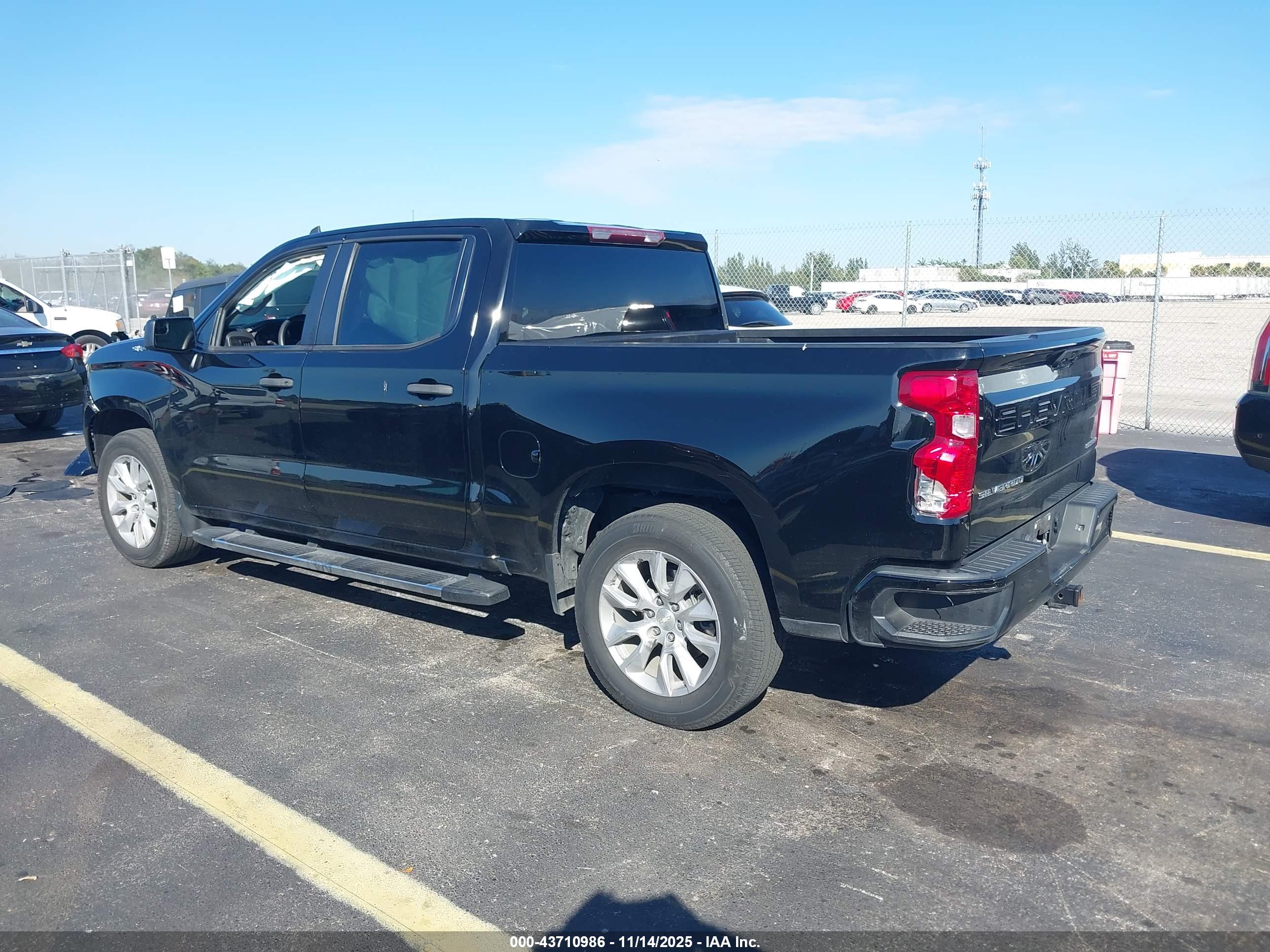 CHEVROLET SILVERADO image 3
