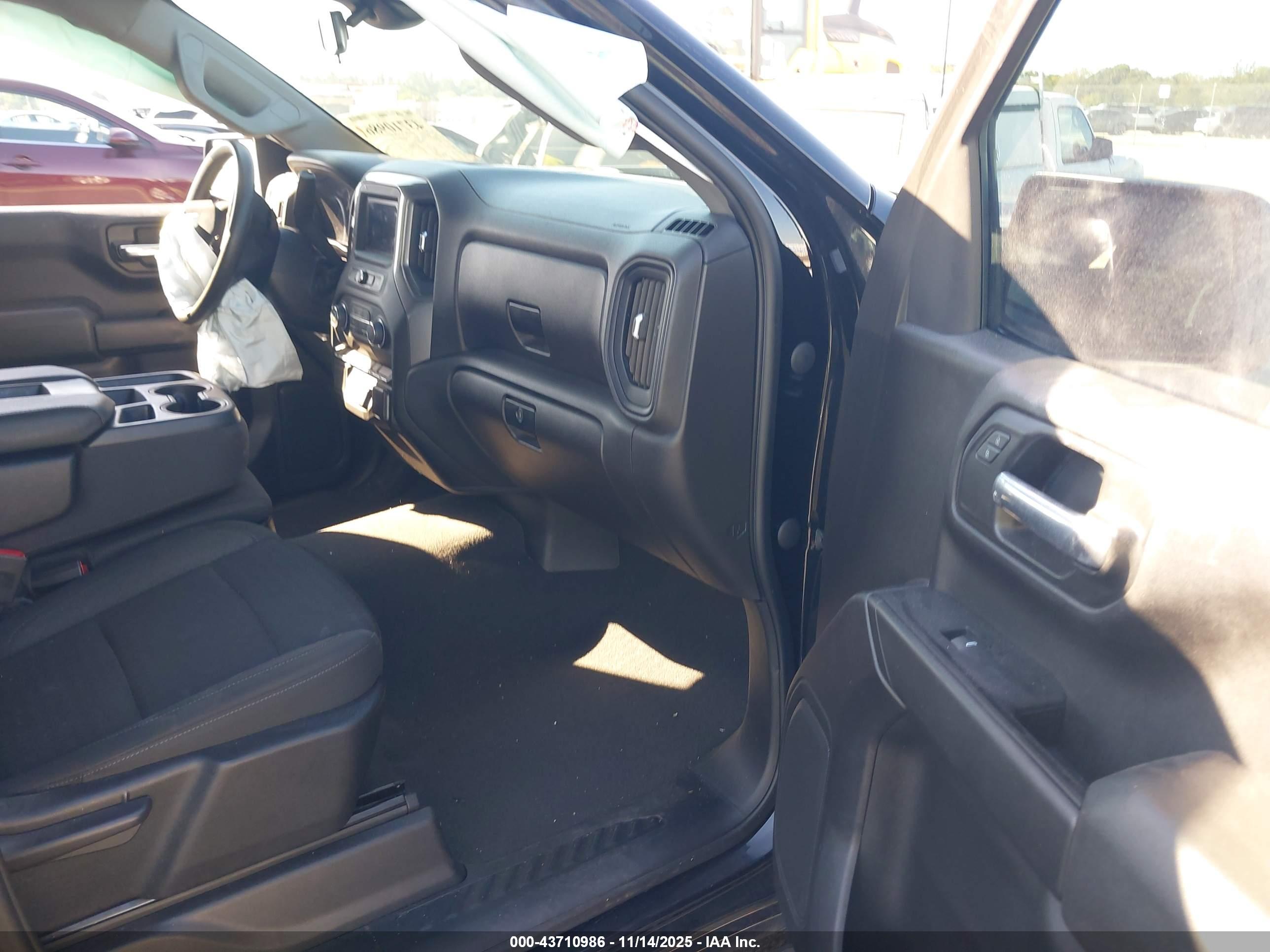 CHEVROLET SILVERADO image 5