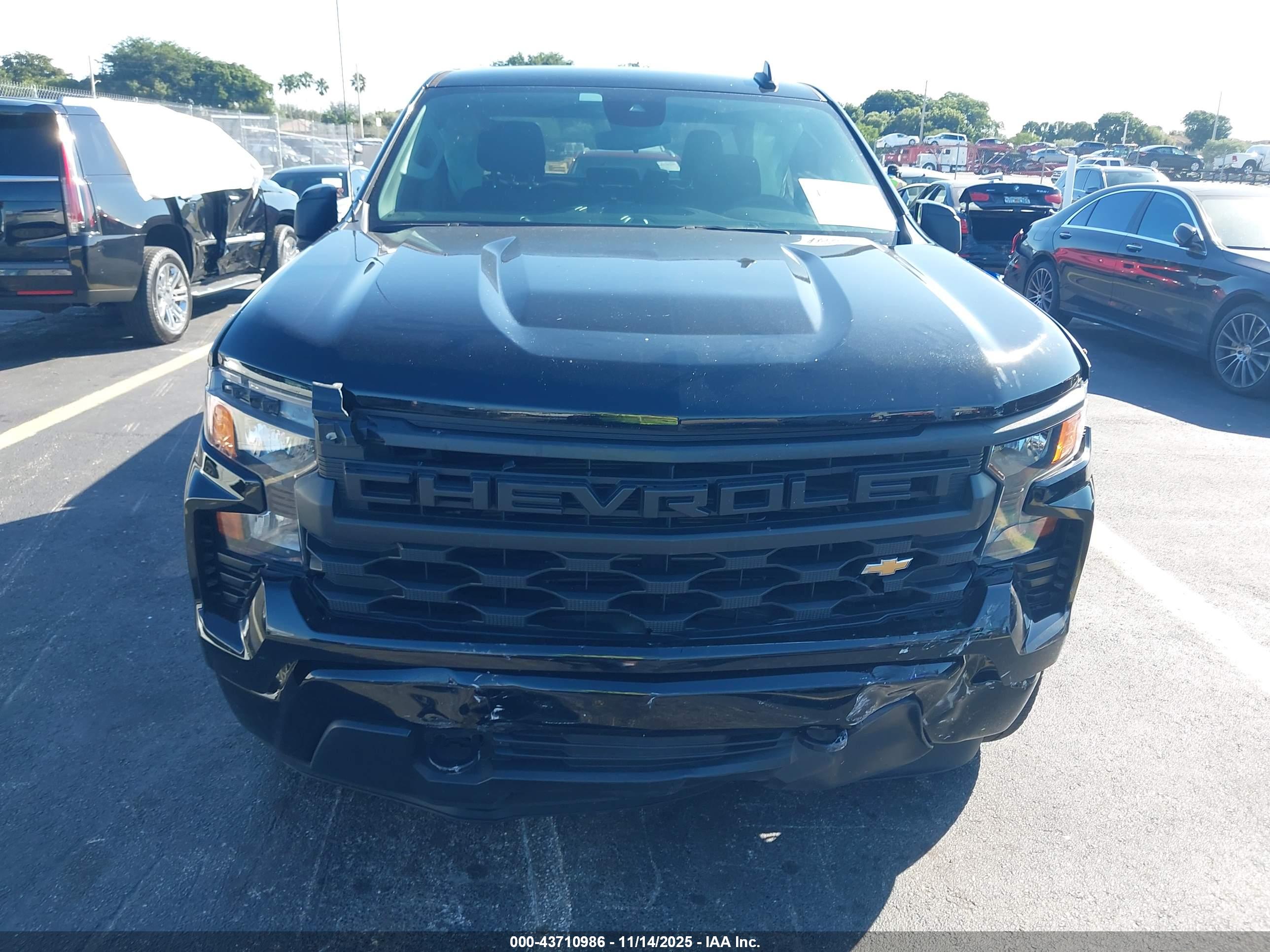 CHEVROLET SILVERADO image 6