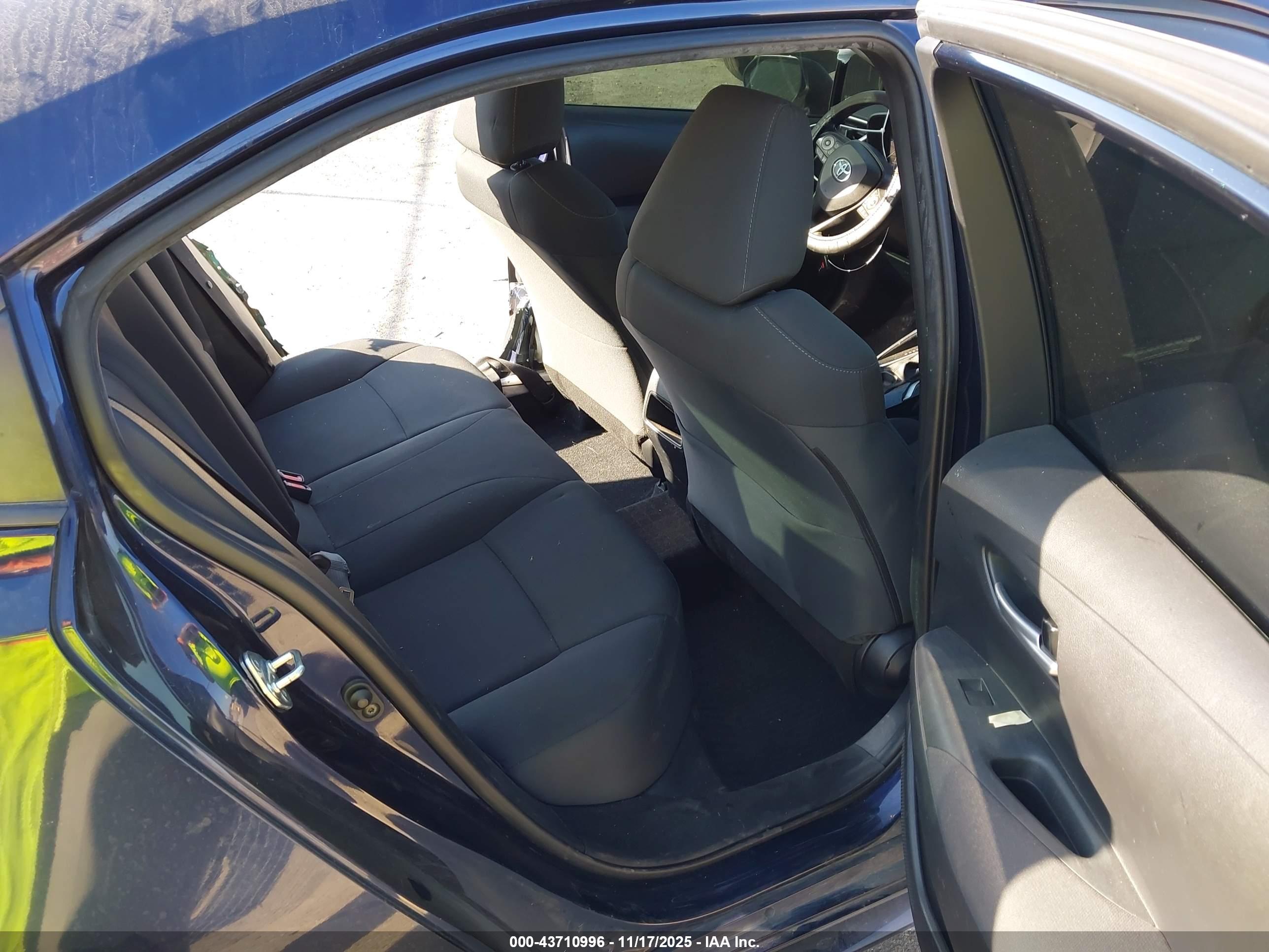 TOYOTA COROLLA image 8