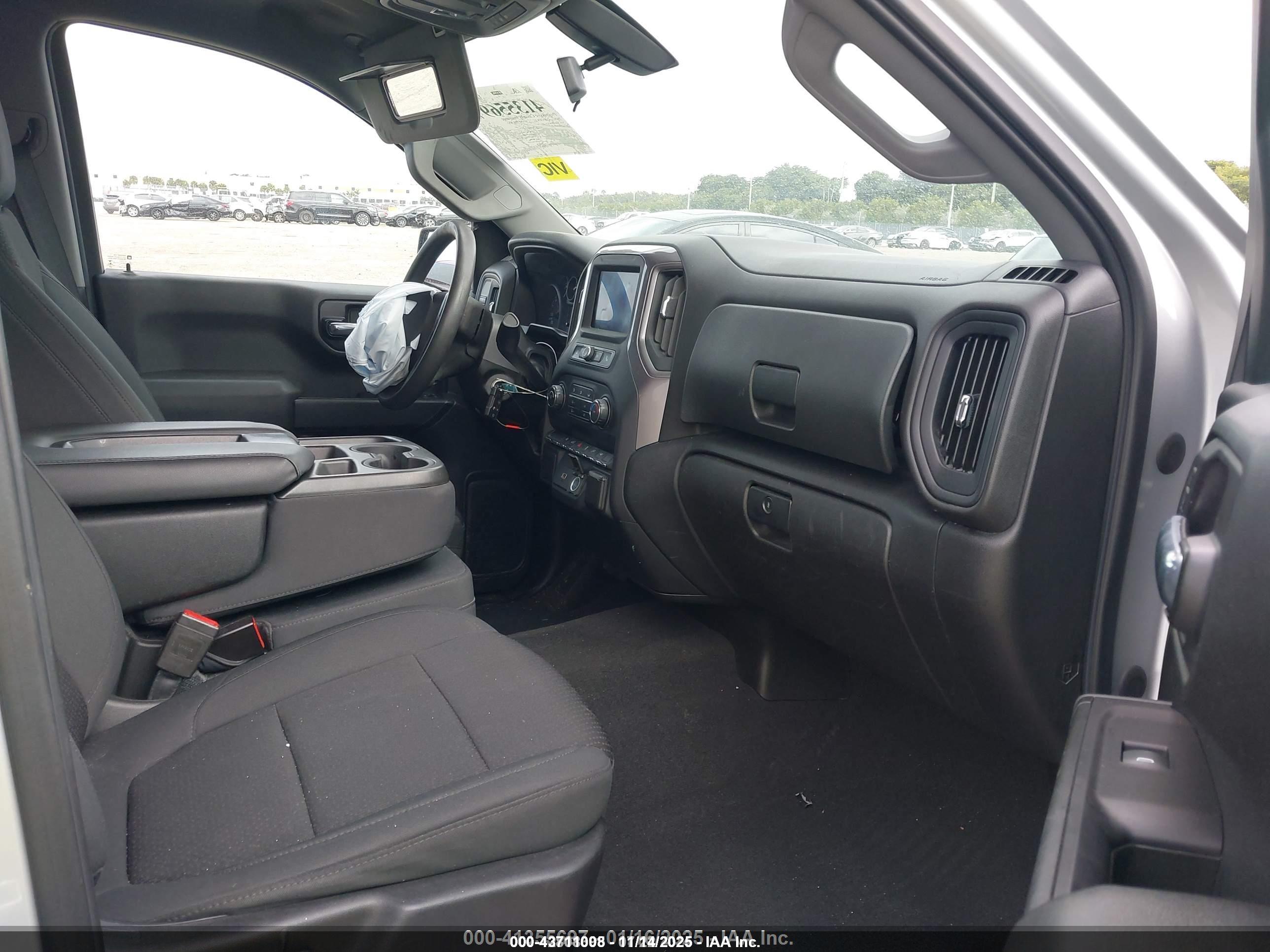 CHEVROLET SILVERADO image 5
