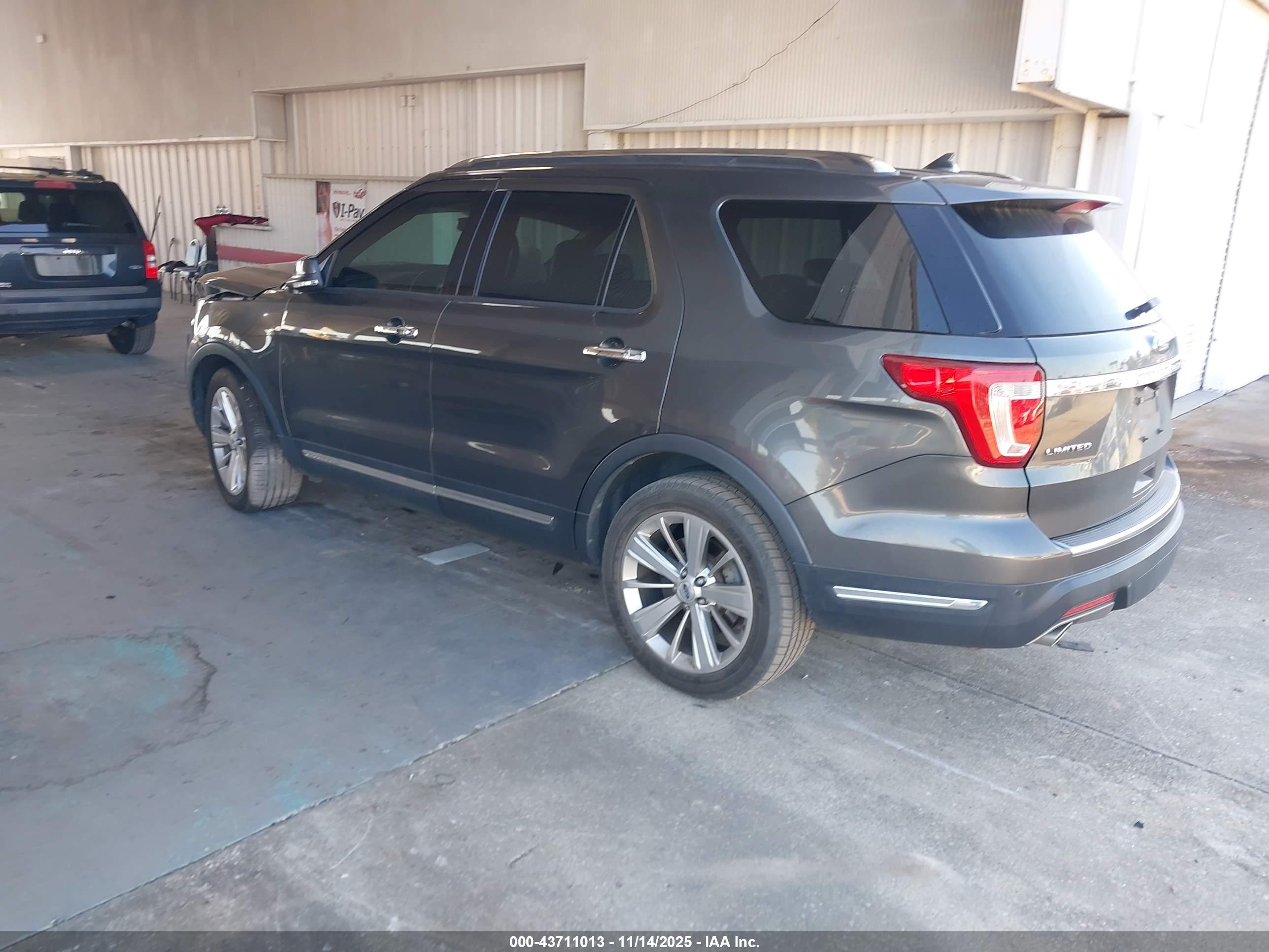 FORD EXPLORER image 3