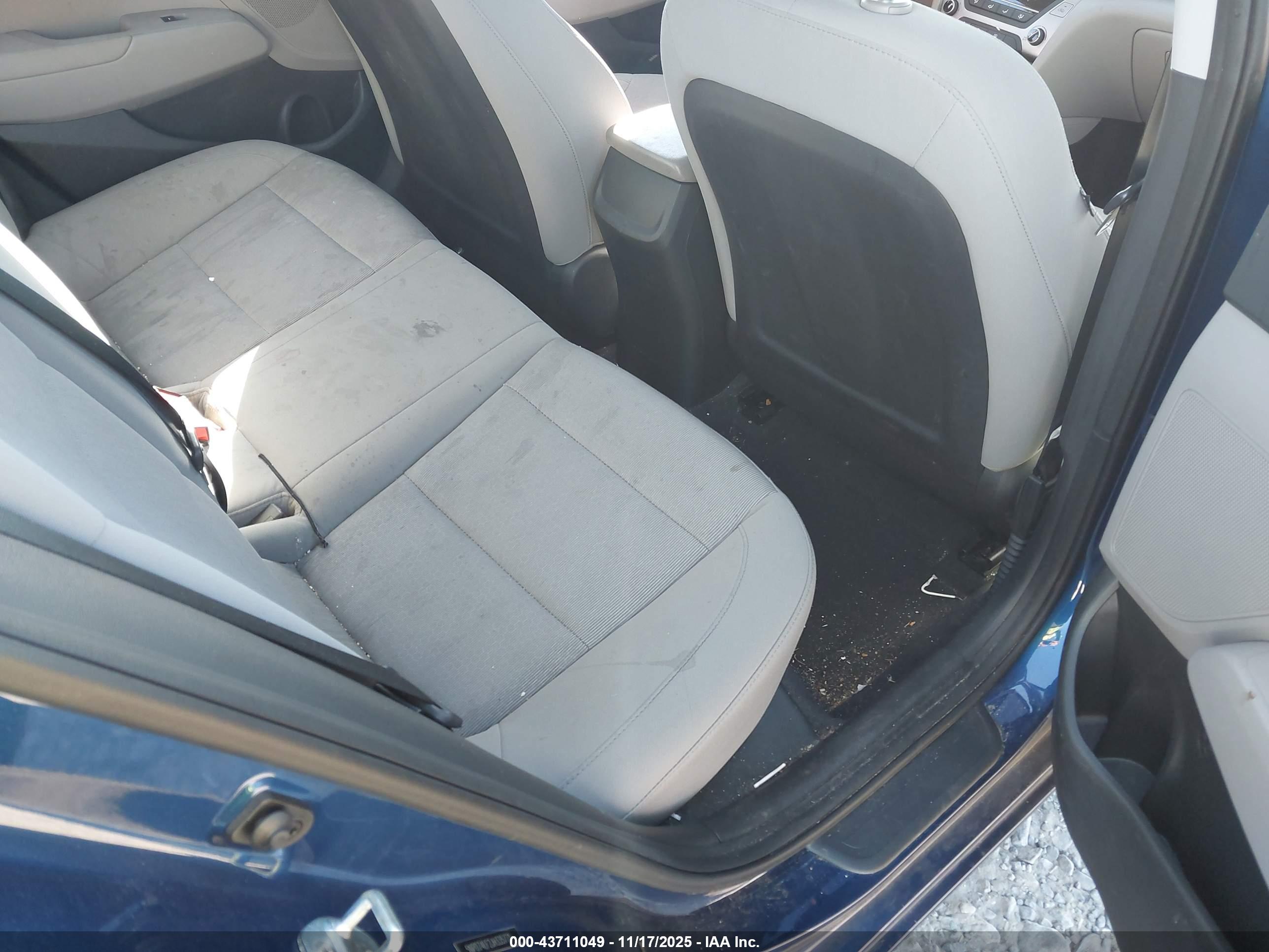 HYUNDAI ELANTRA image 8