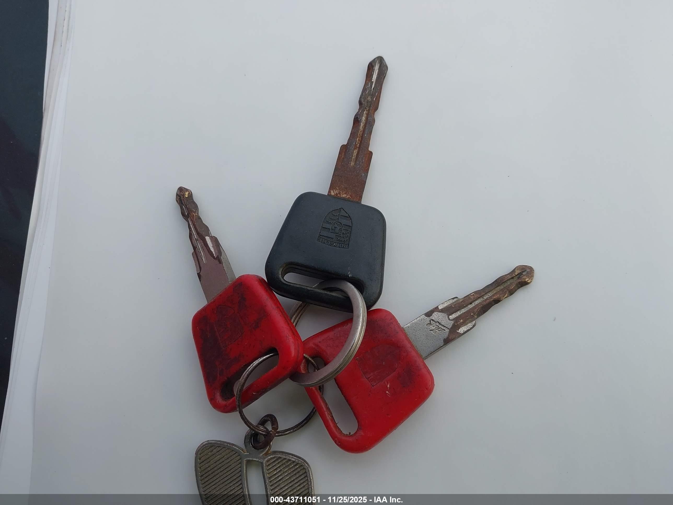 PORSCHE 928 image 11