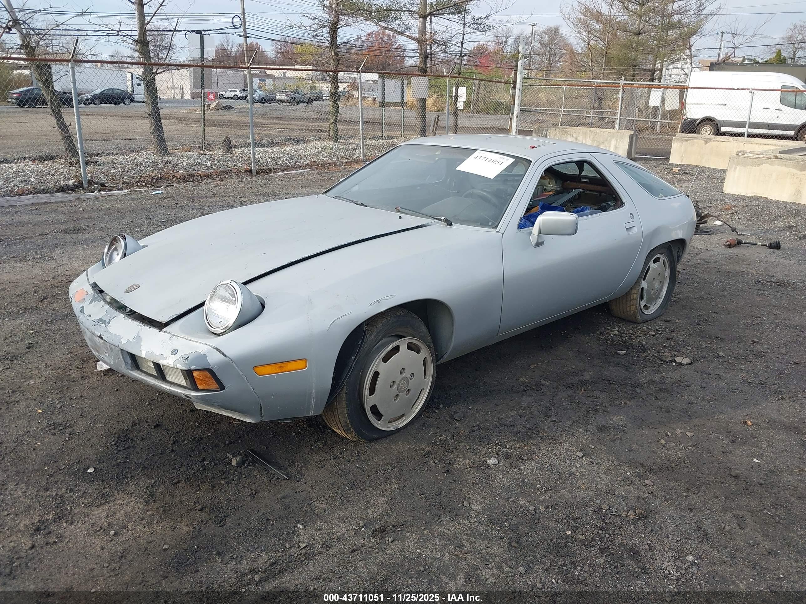 PORSCHE 928 image 2
