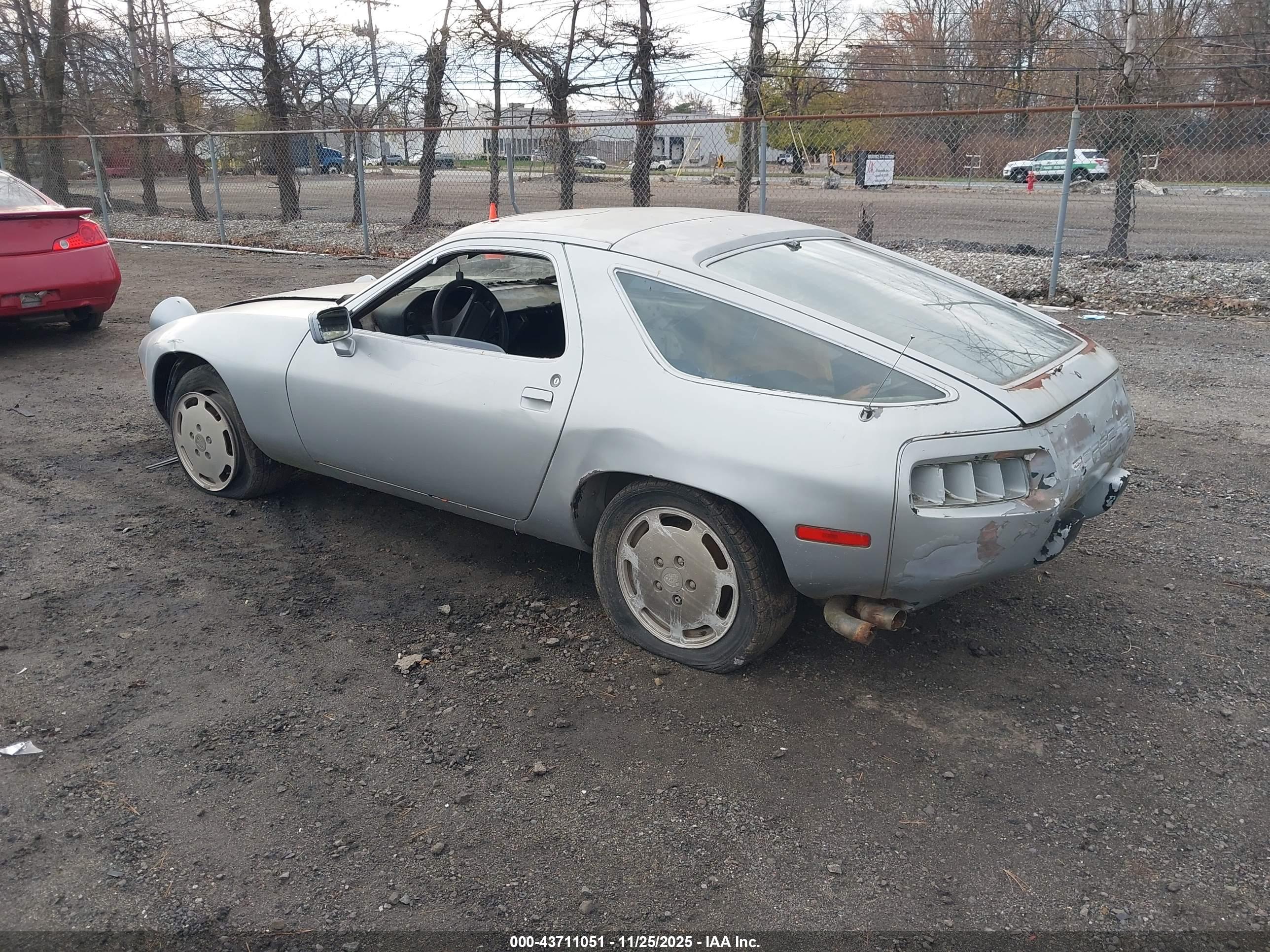PORSCHE 928 image 3