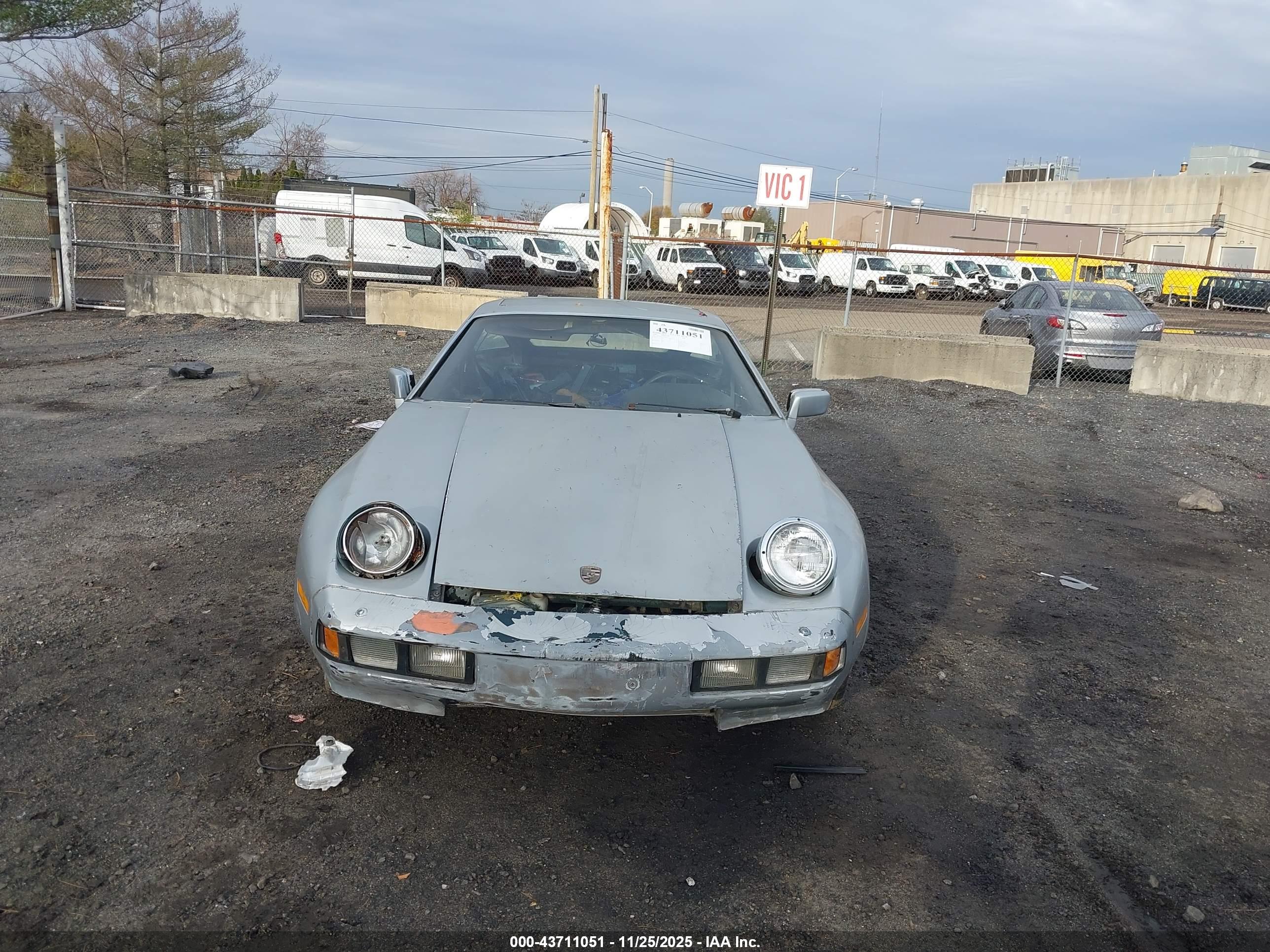 PORSCHE 928 image 6