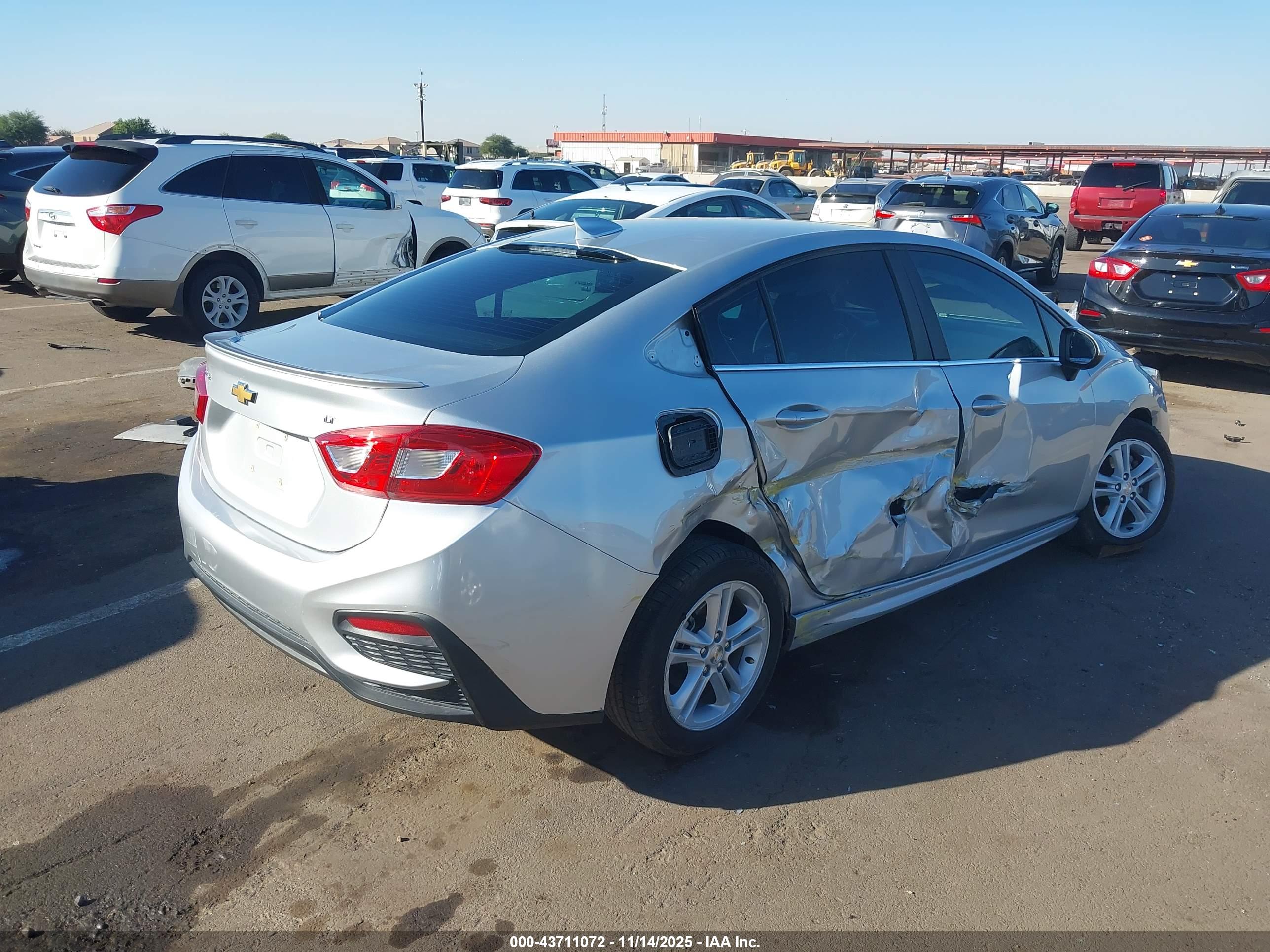 CHEVROLET CRUZE image 4