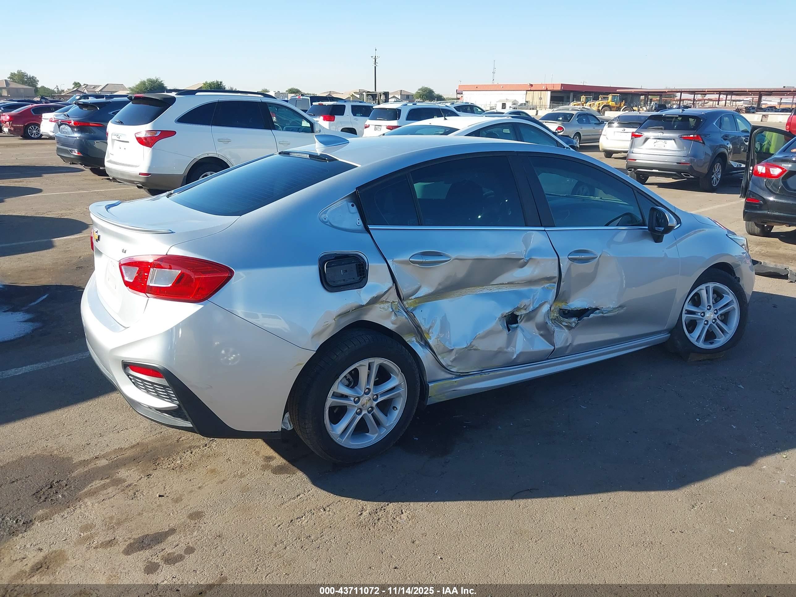 CHEVROLET CRUZE image 6