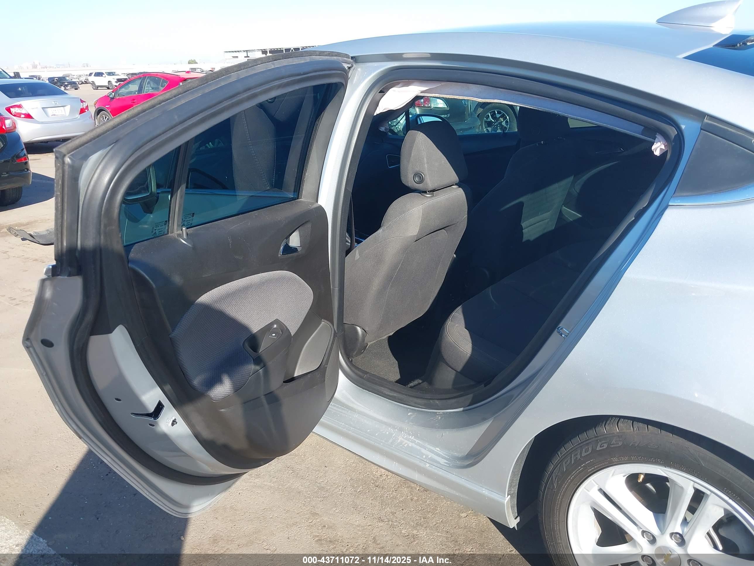 CHEVROLET CRUZE image 8
