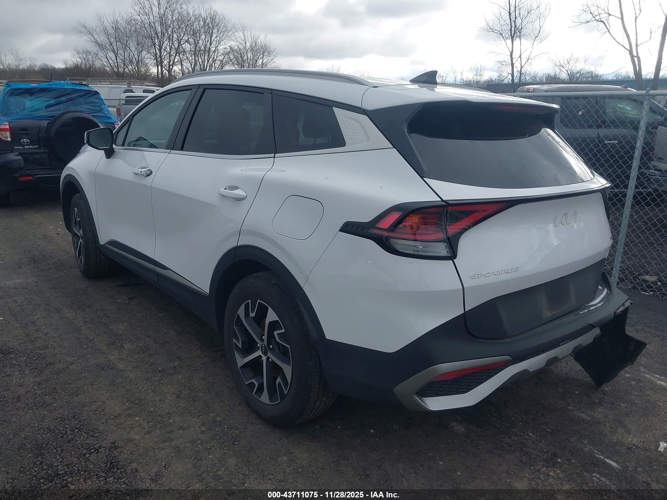 KIA SPORTAGE image 3