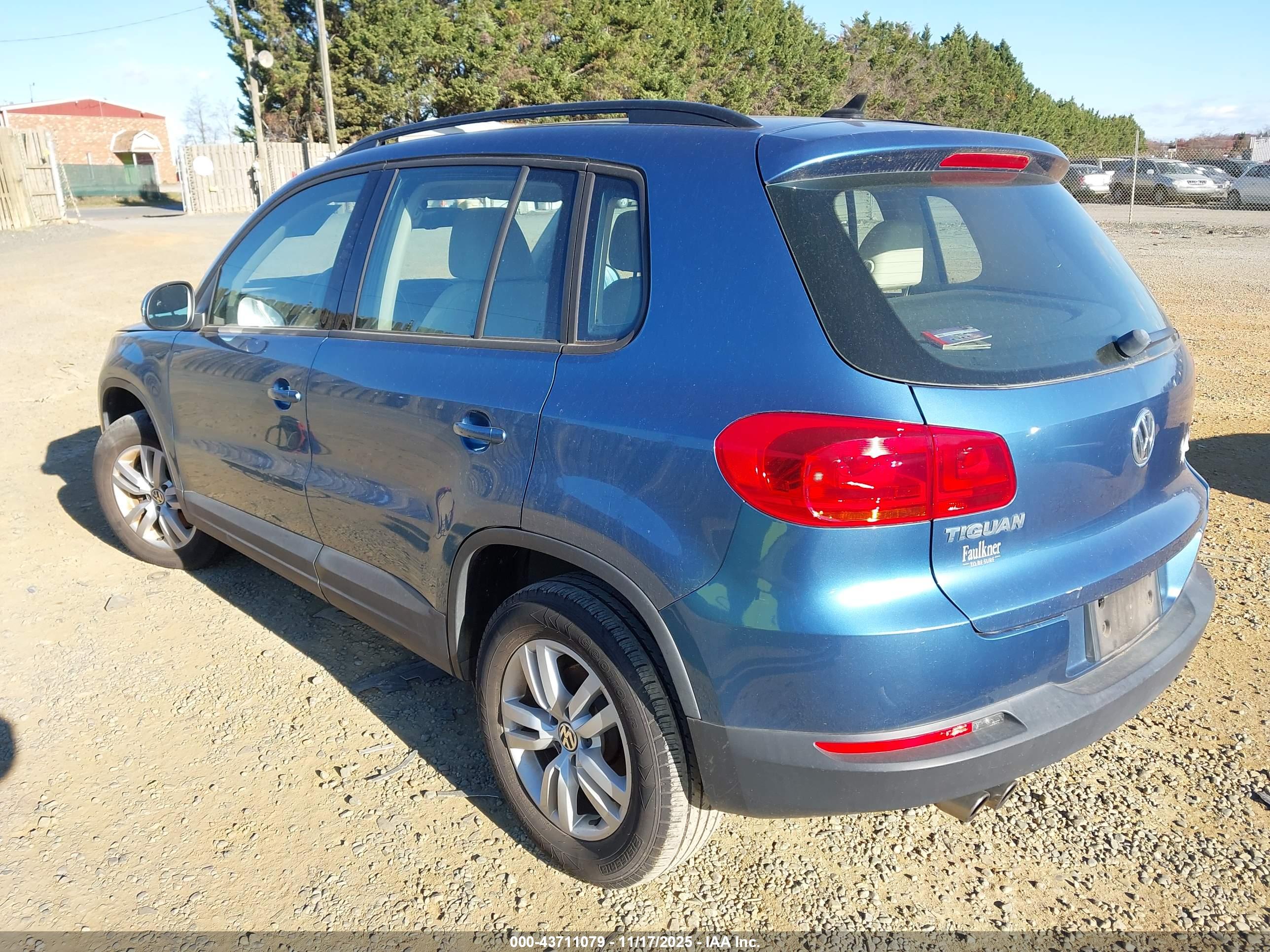 VOLKSWAGEN TIGUAN image 3