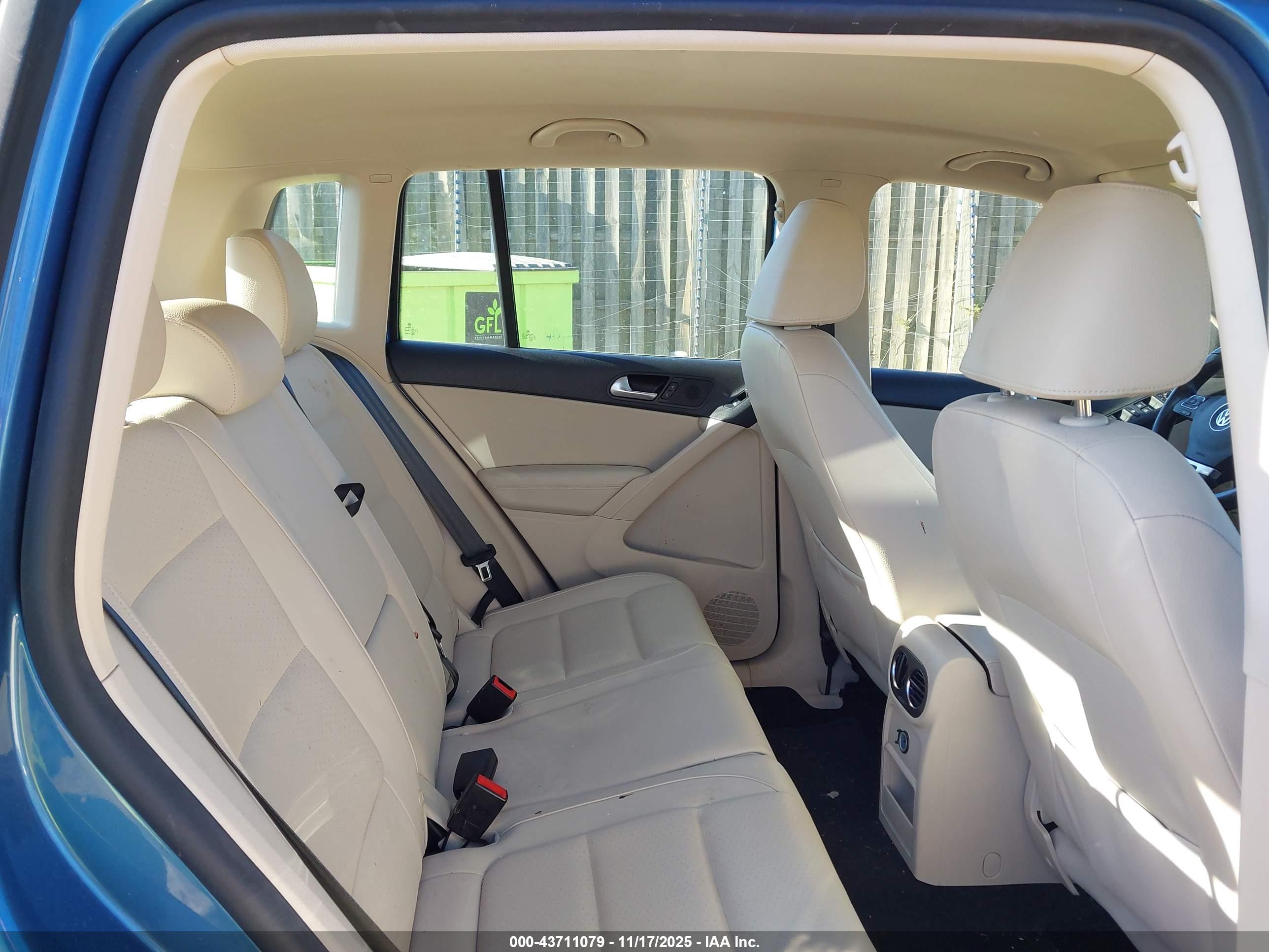 VOLKSWAGEN TIGUAN image 8