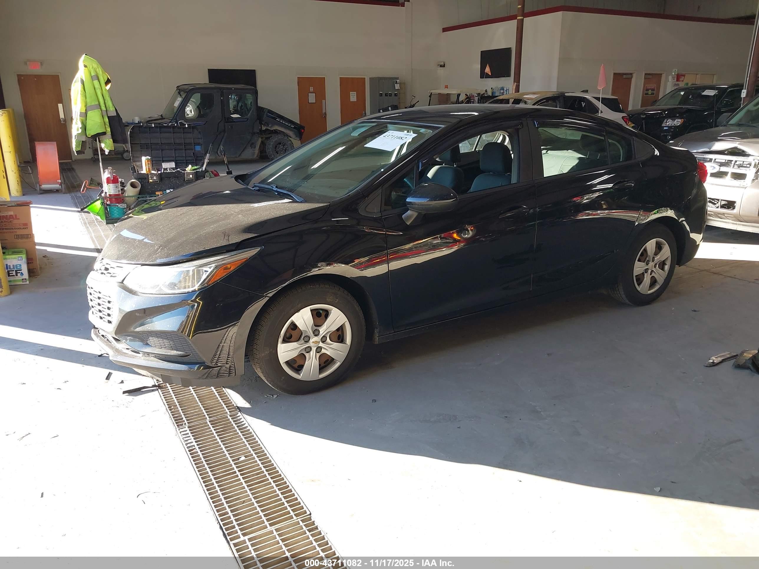 CHEVROLET CRUZE image 2