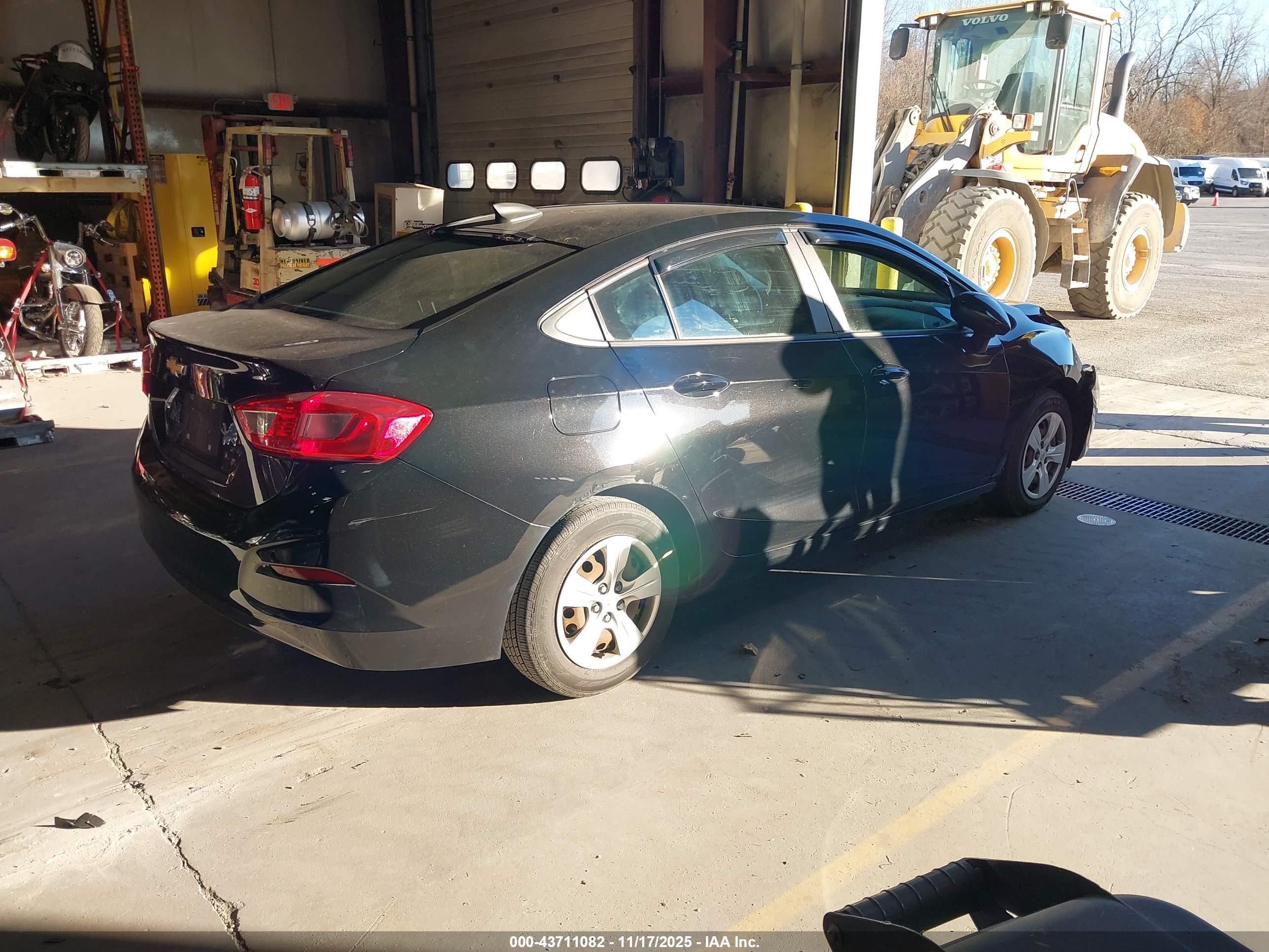 CHEVROLET CRUZE image 4