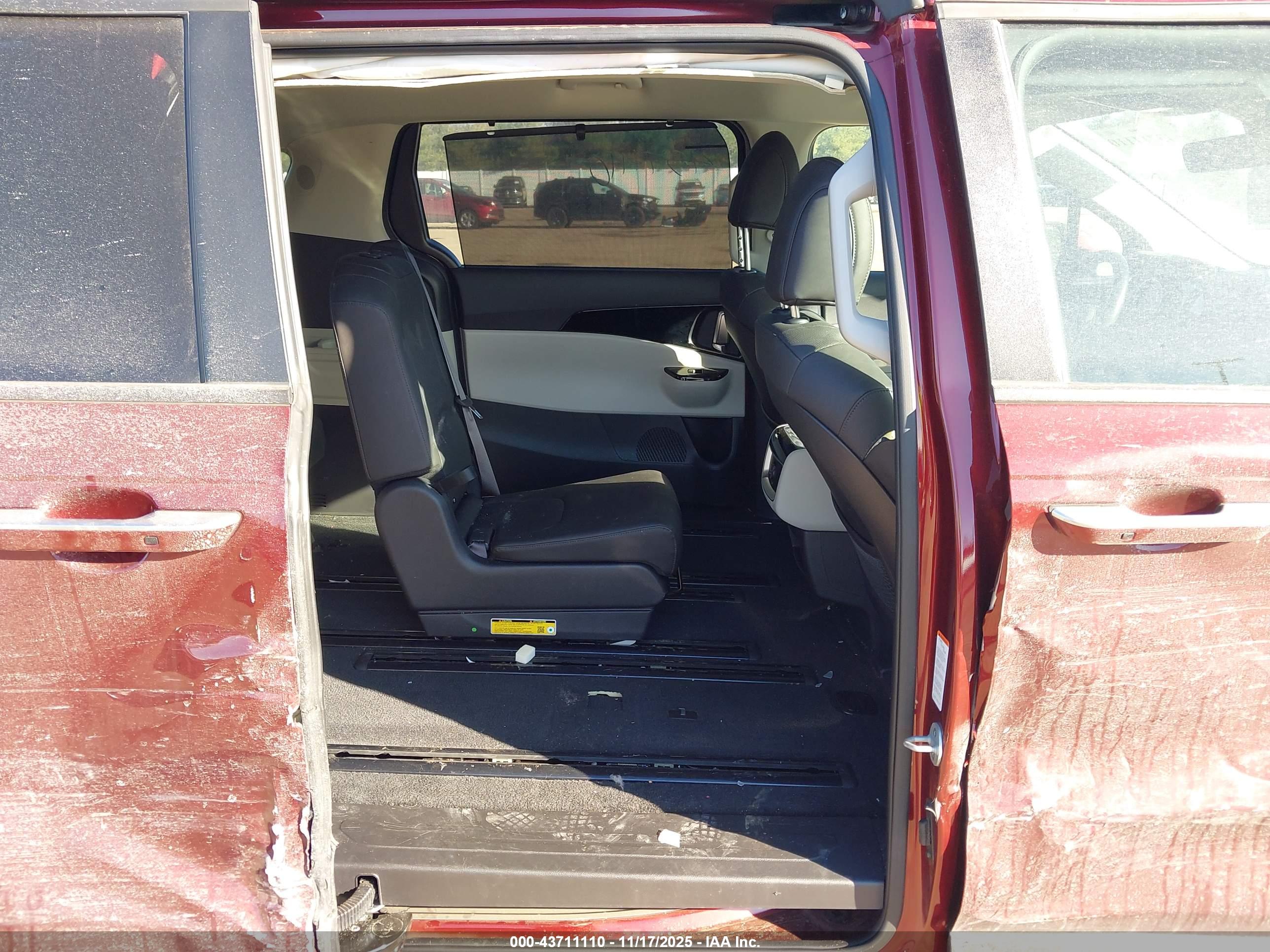 KIA CARNIVAL image 8