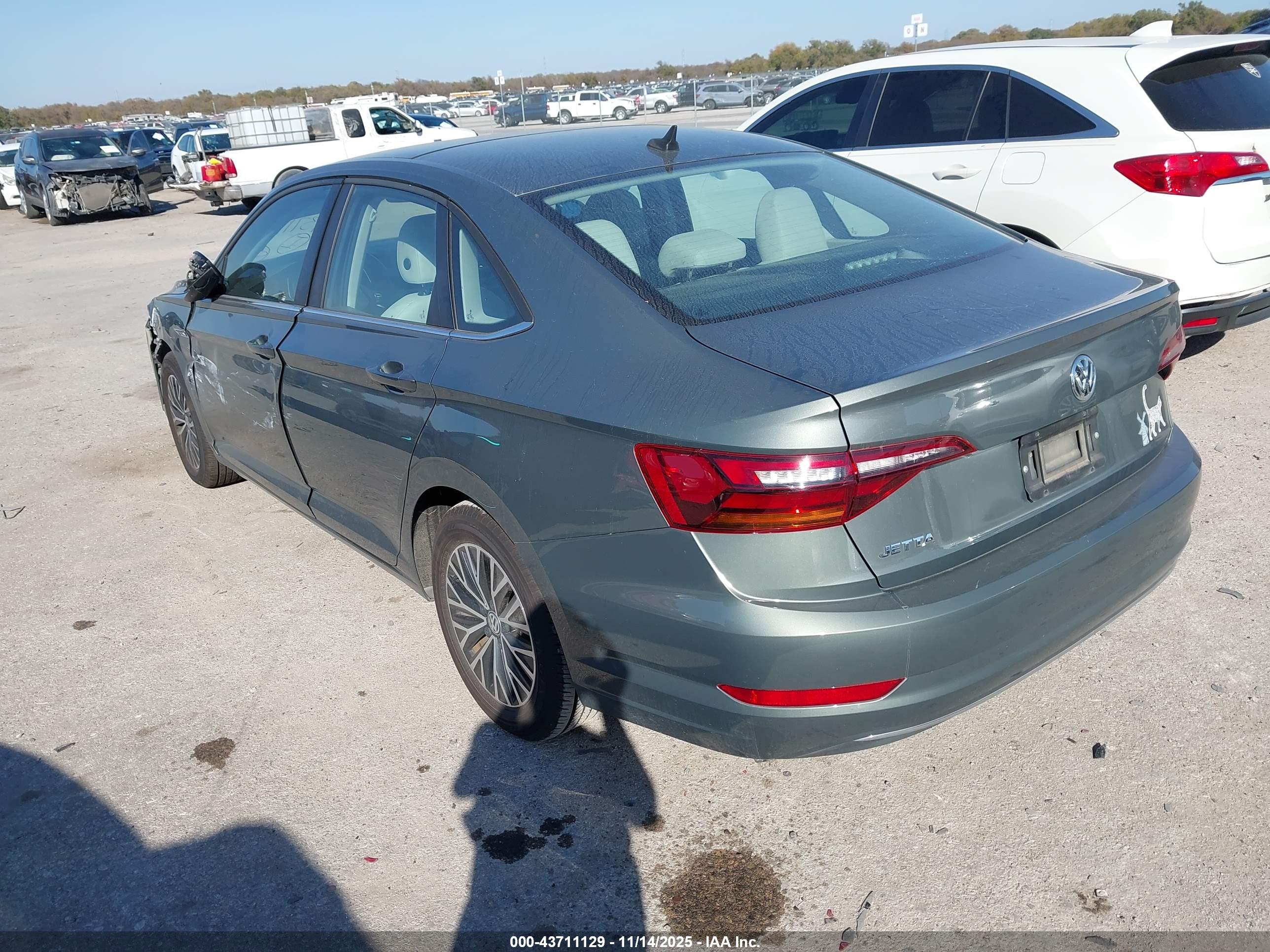 VOLKSWAGEN JETTA image 3