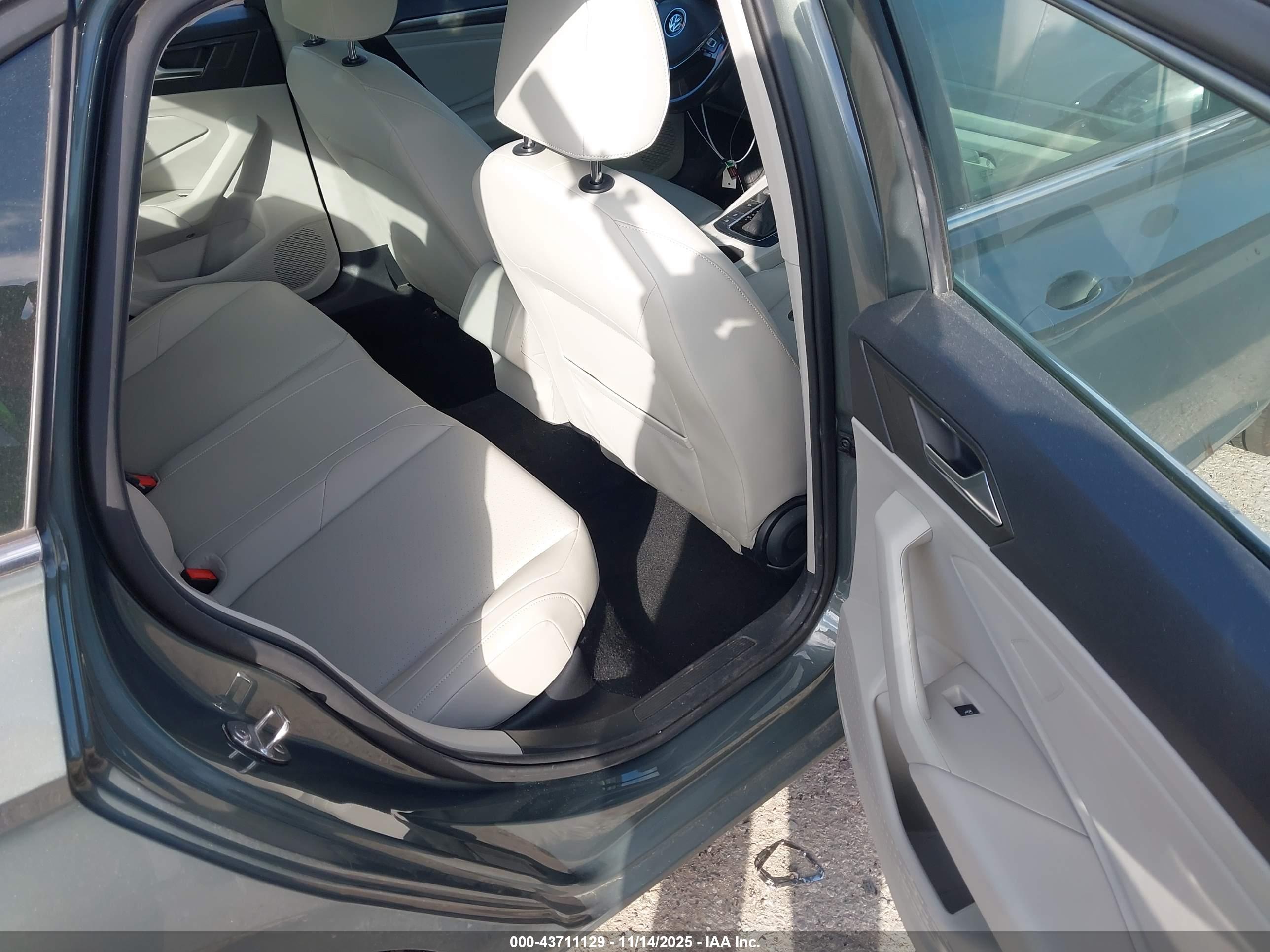 VOLKSWAGEN JETTA image 8