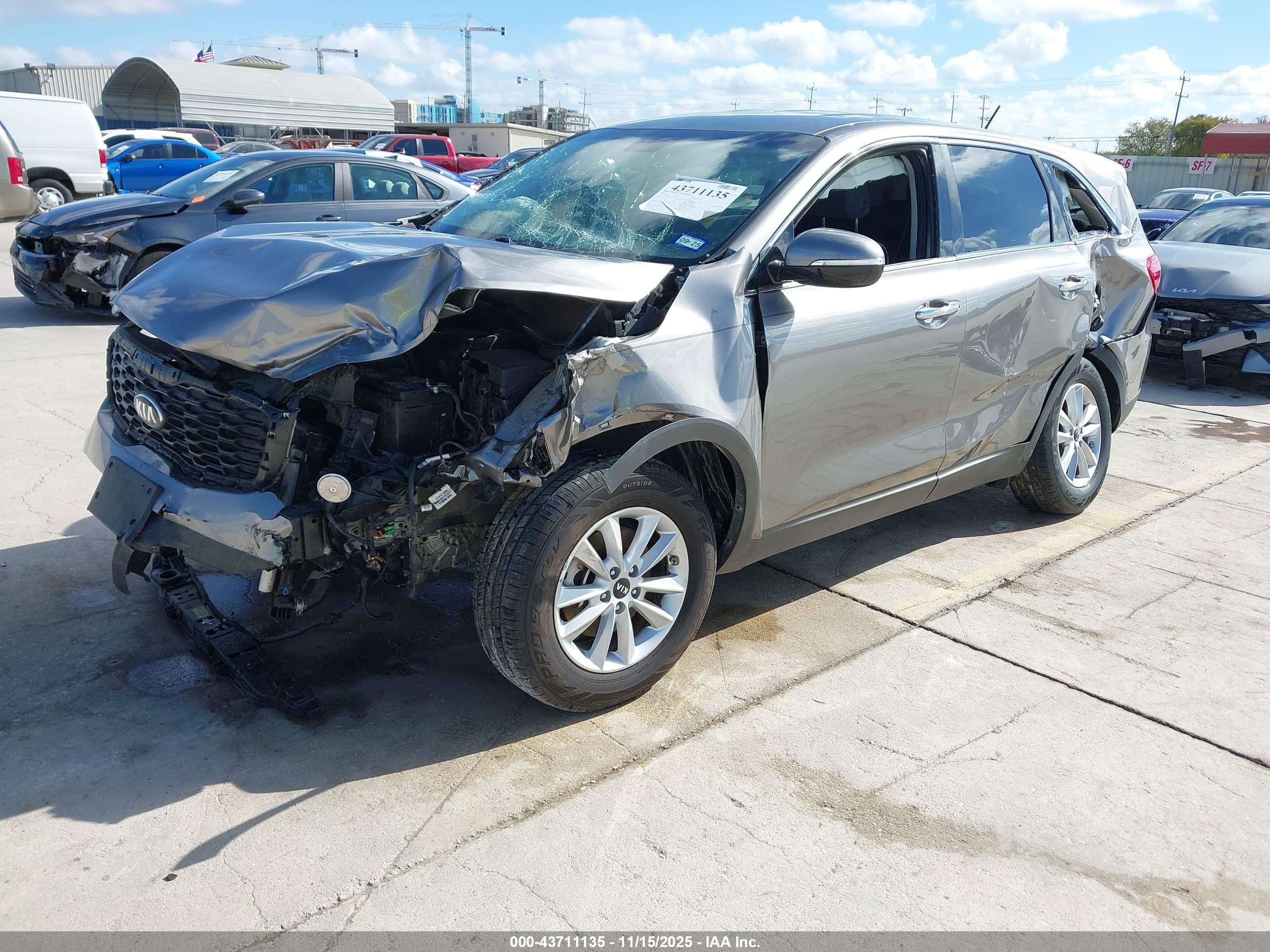 KIA SORENTO image 2